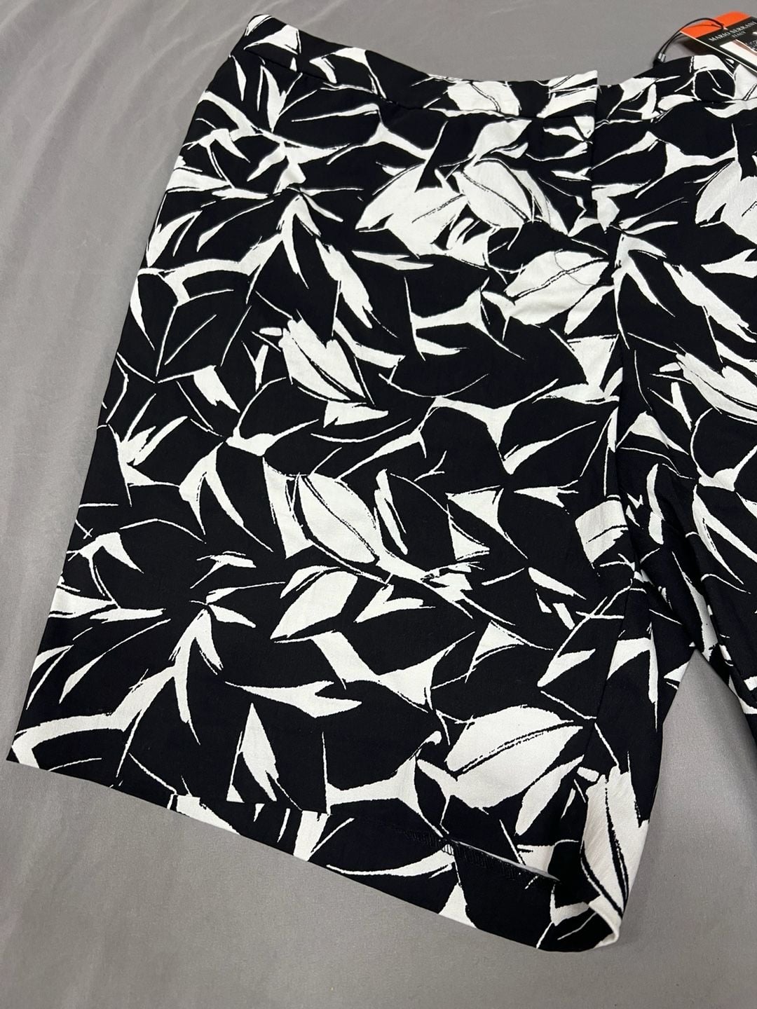 Mario Serrani Italy Comfort Stretch Shorts Size 16 Black White Leaf 7