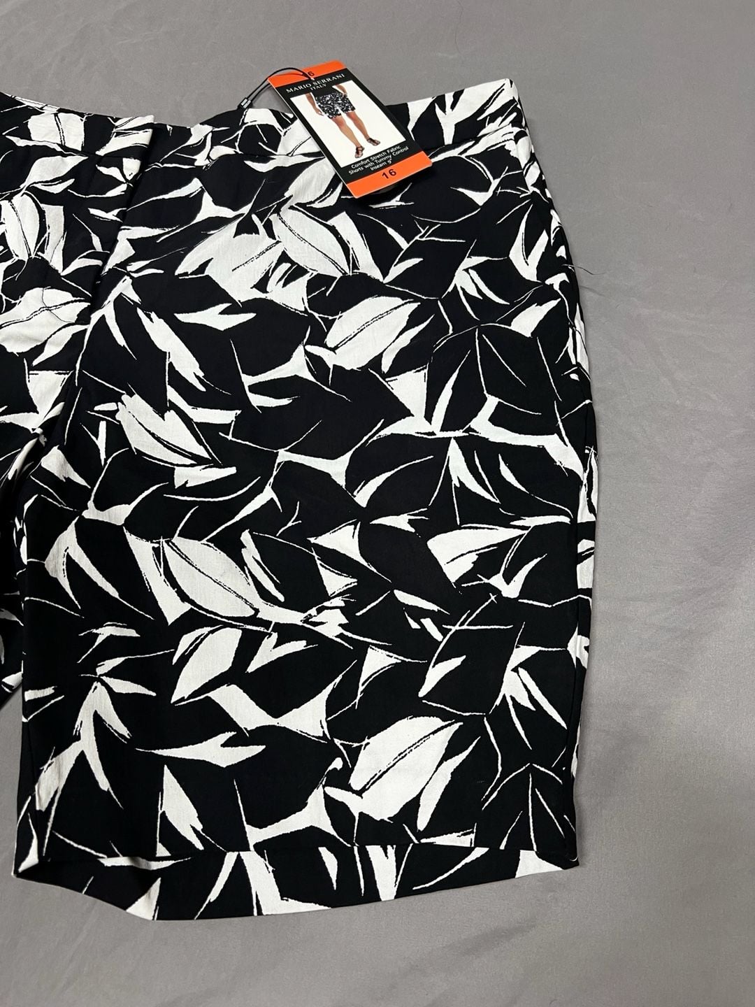 Mario Serrani Italy Comfort Stretch Shorts Size 16 Black White Leaf 11