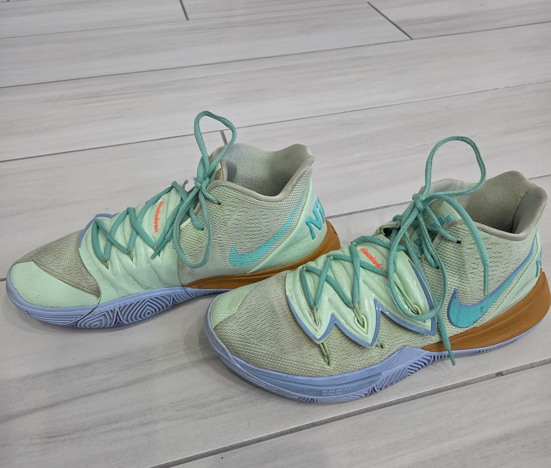 Nike Kyrie 5 SpongeBob SquarePants Squidward Size 10.5 9