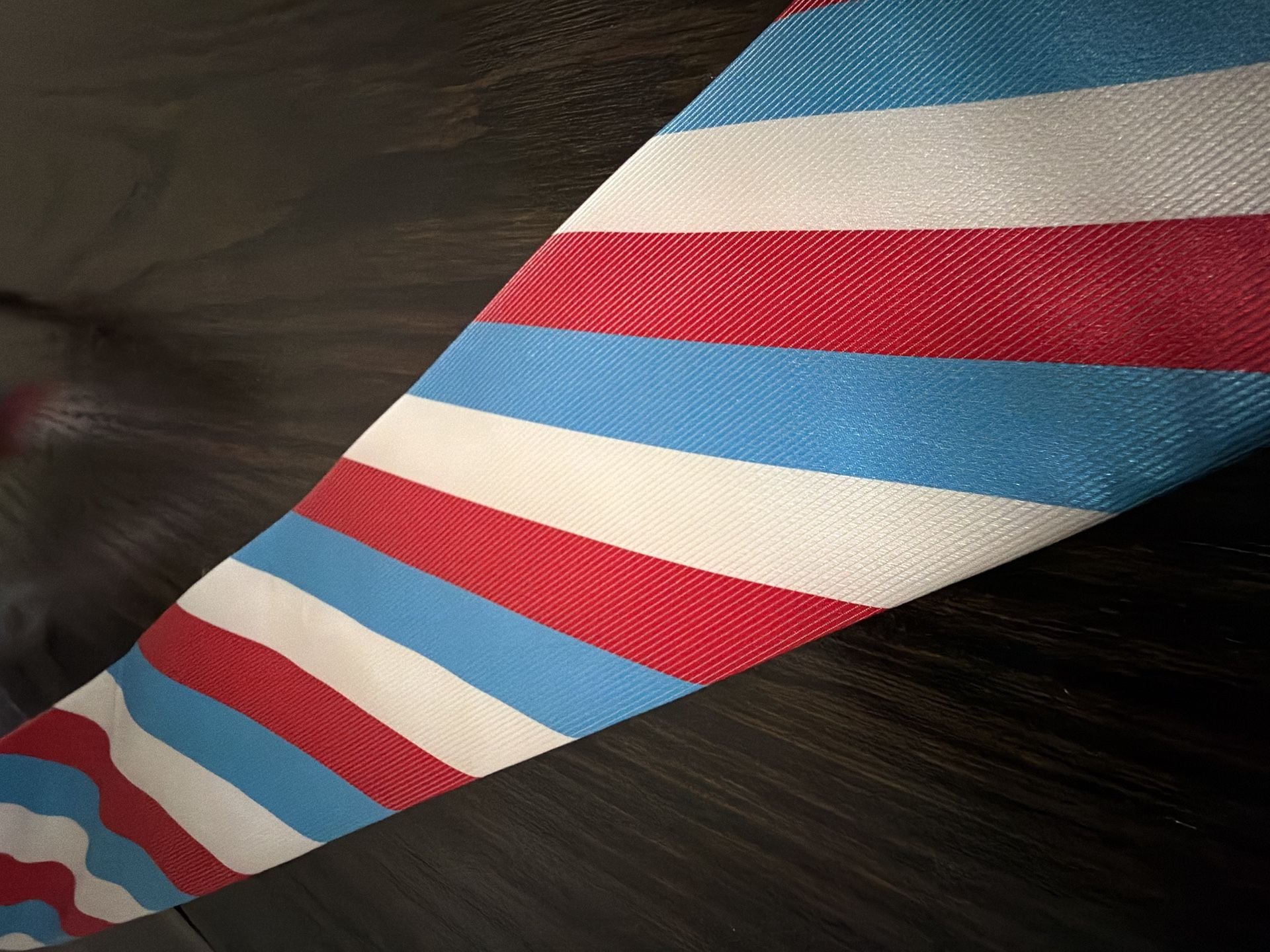 Frederick Thomas London Striped Necktie Red White Blue 3