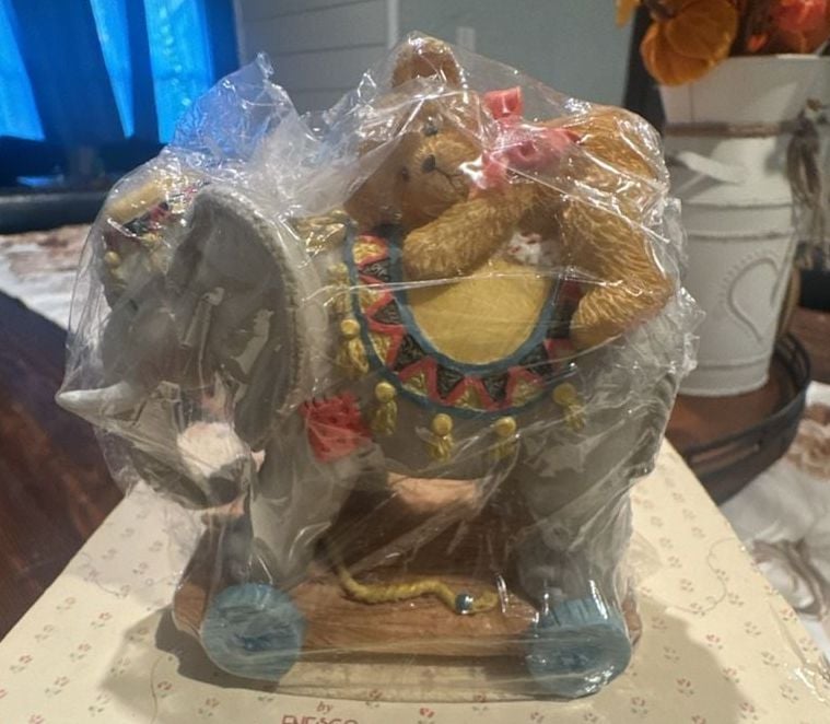 Cherished Teddies 103977 Trunk Full Of Bear Hugs Circus Elephant Figurine 2