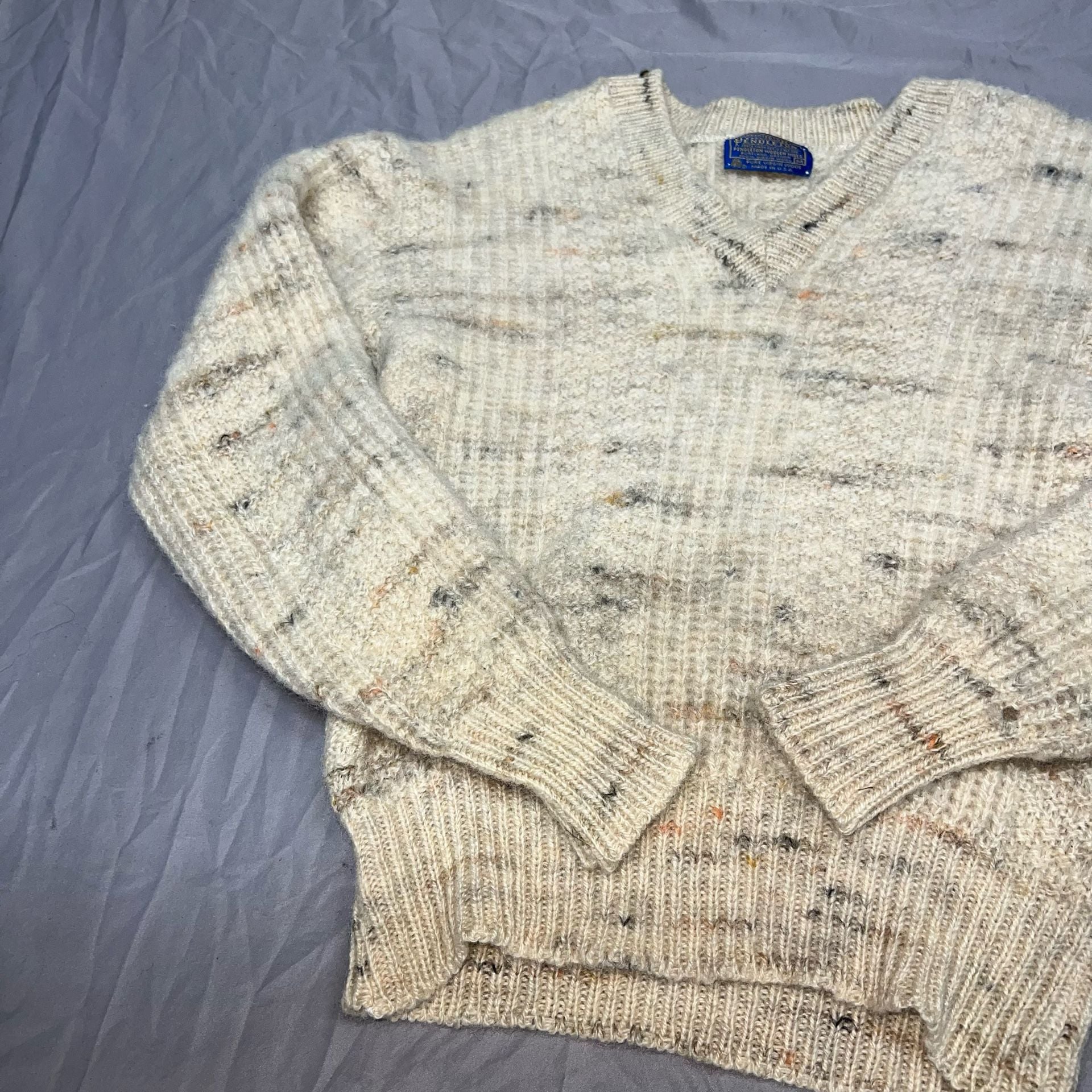 Pendleton V-Neck Wool Sweater Size M Cream Speckled Virgin Wool 13