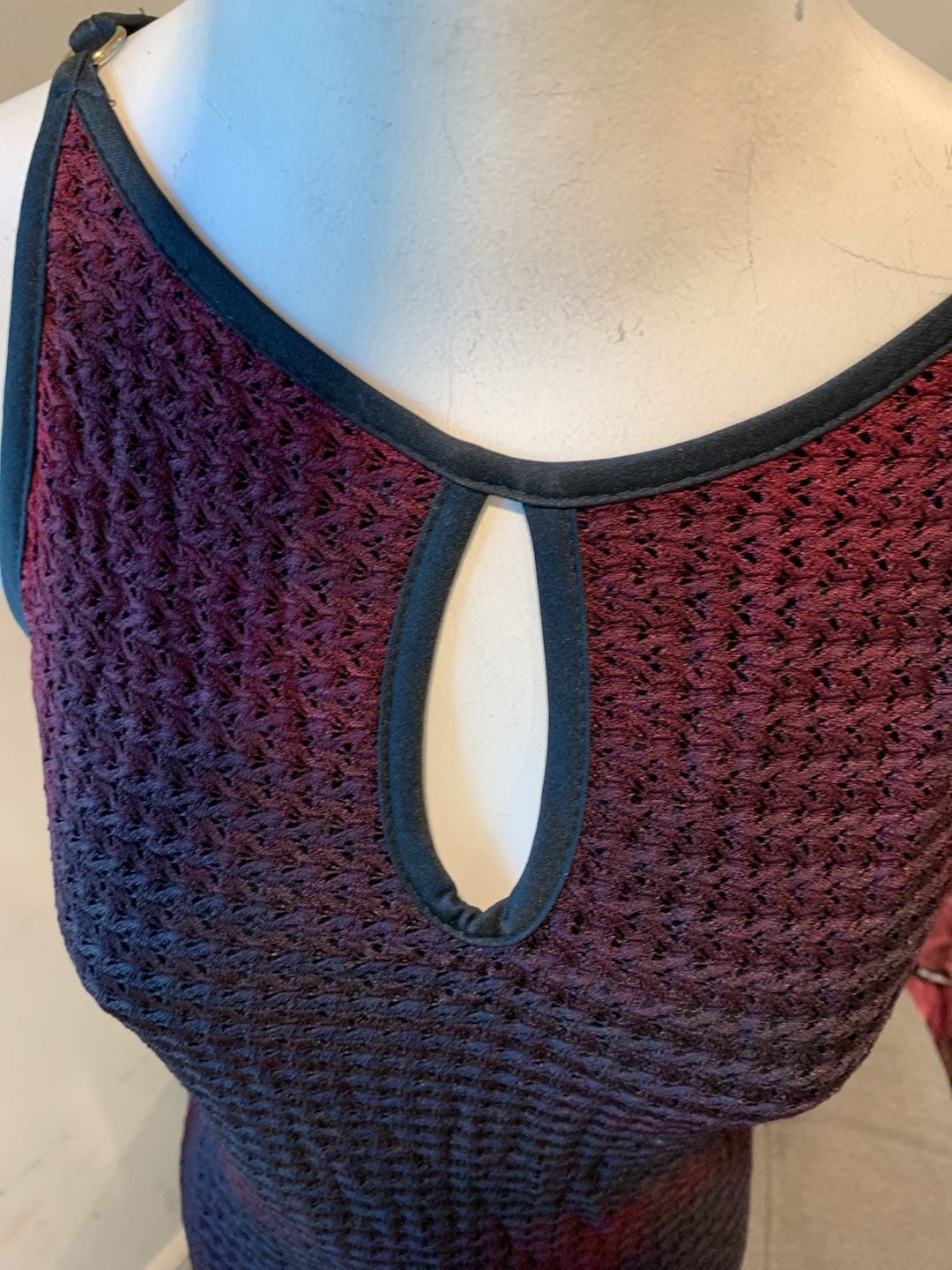 Byer Too! Maxi Dress Size 9 Red Black Ombre Textured Keyhole 5