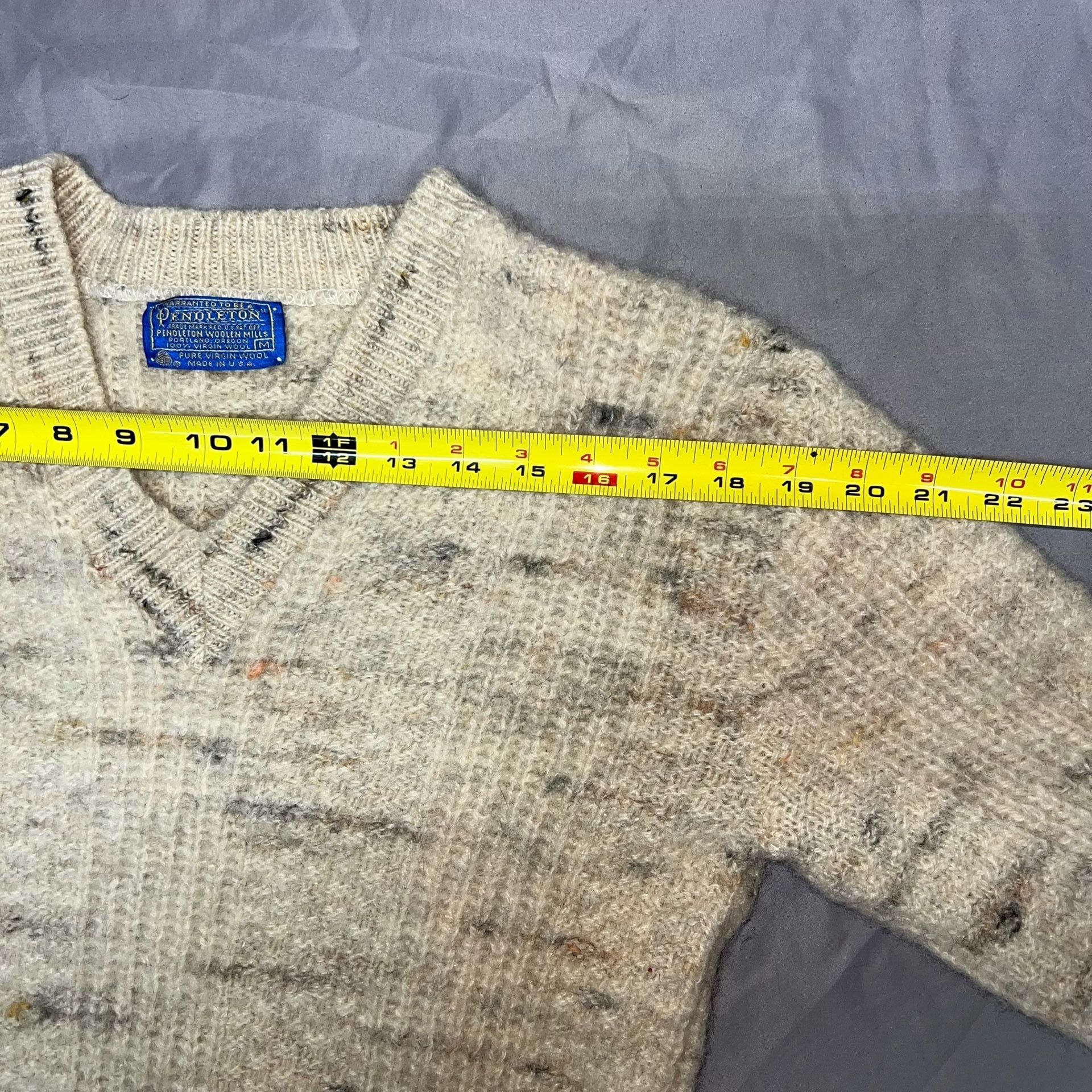 Pendleton V-Neck Wool Sweater Size M Cream Speckled Virgin Wool 8