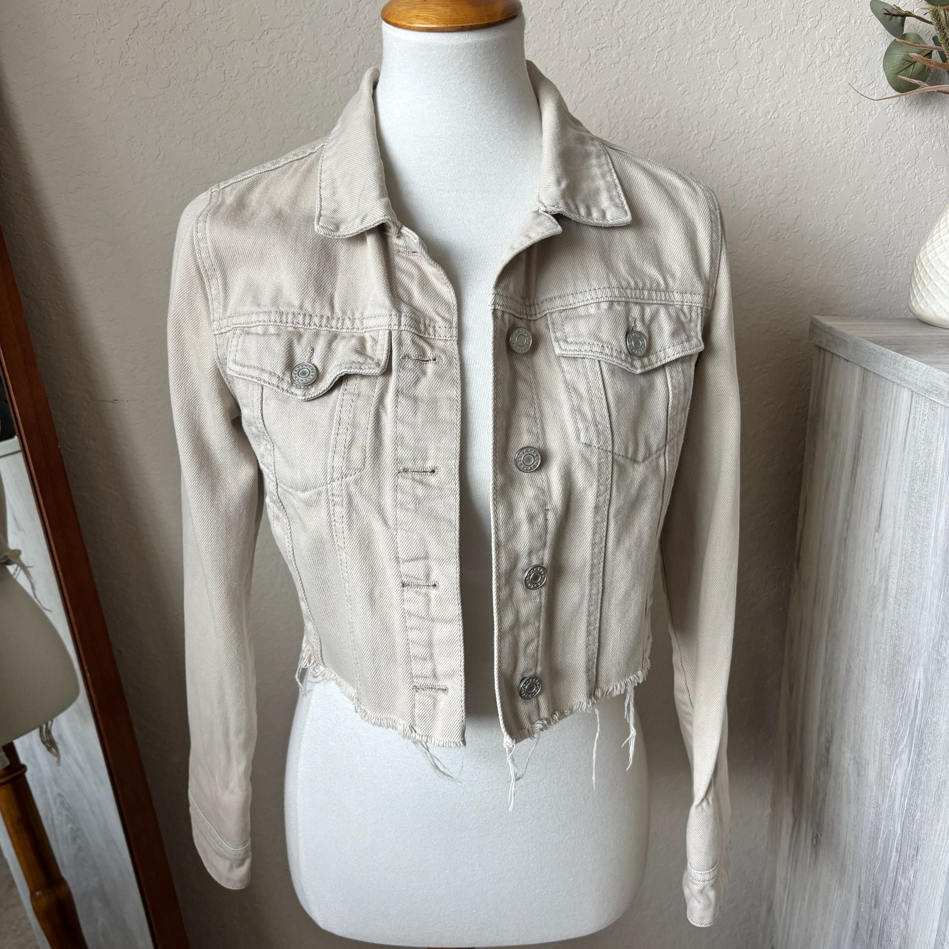 Refuge Denim Jacket Cream Cotton Cropped Raw Hem Y2K Retro Size Small 3