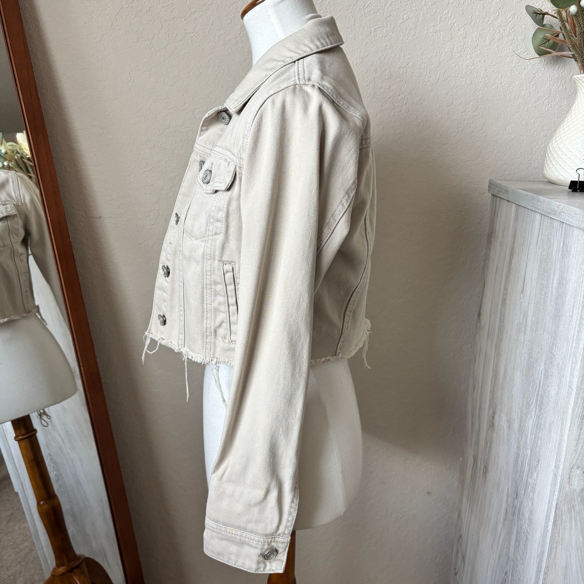 Refuge Denim Jacket Cream Cotton Cropped Raw Hem Y2K Retro Size Small 4