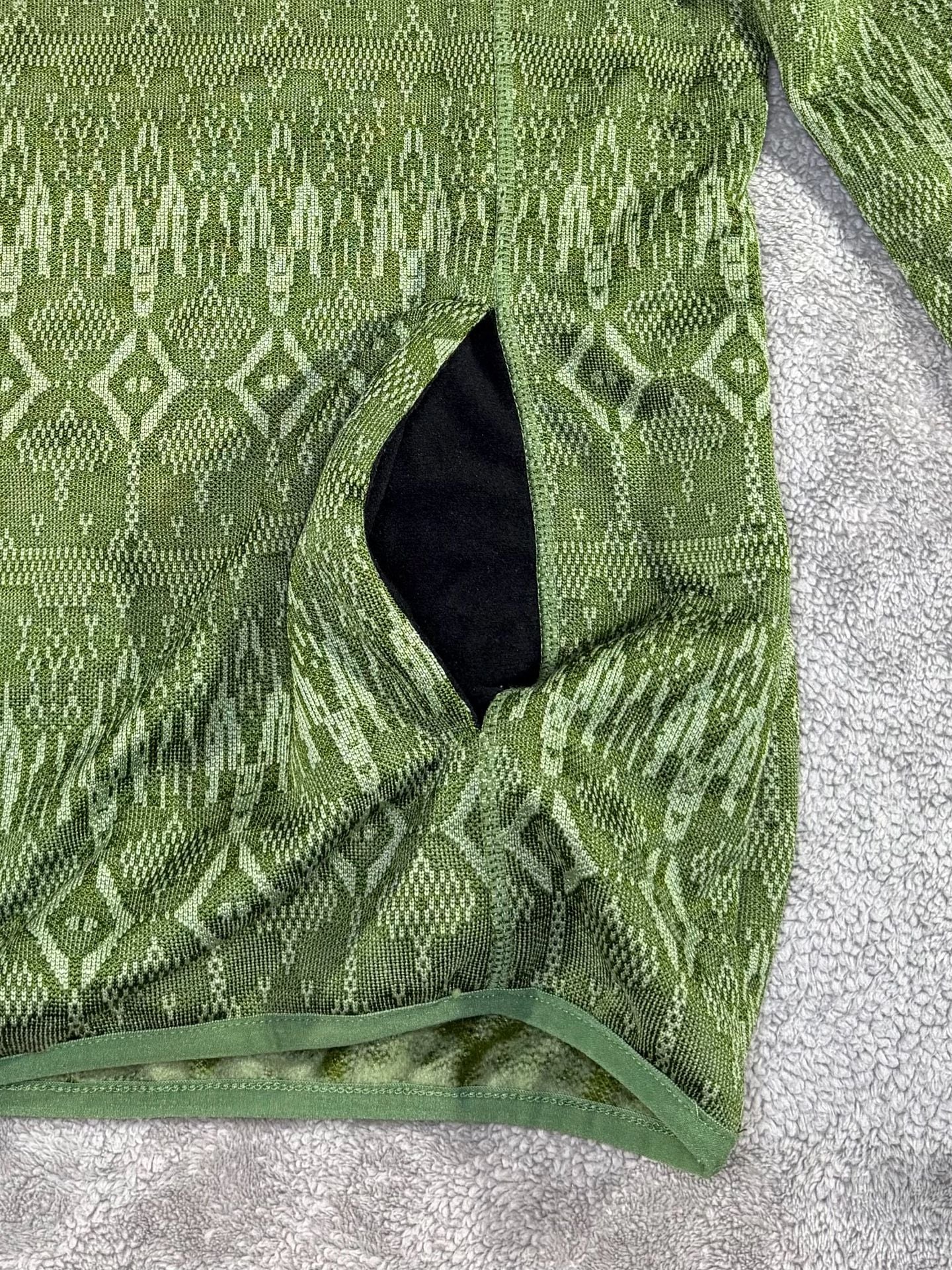 Avalanche Pullover Shirt Size XL Green Tapestry Aztec Geometric 4
