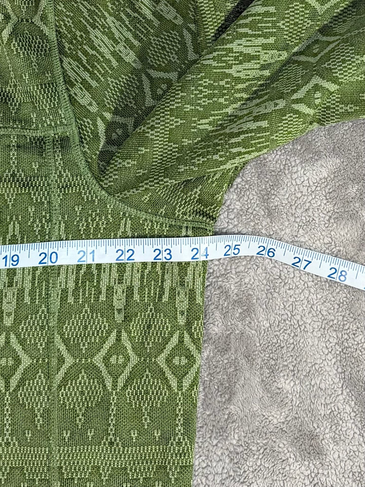 Avalanche Pullover Shirt Size XL Green Tapestry Aztec Geometric 8