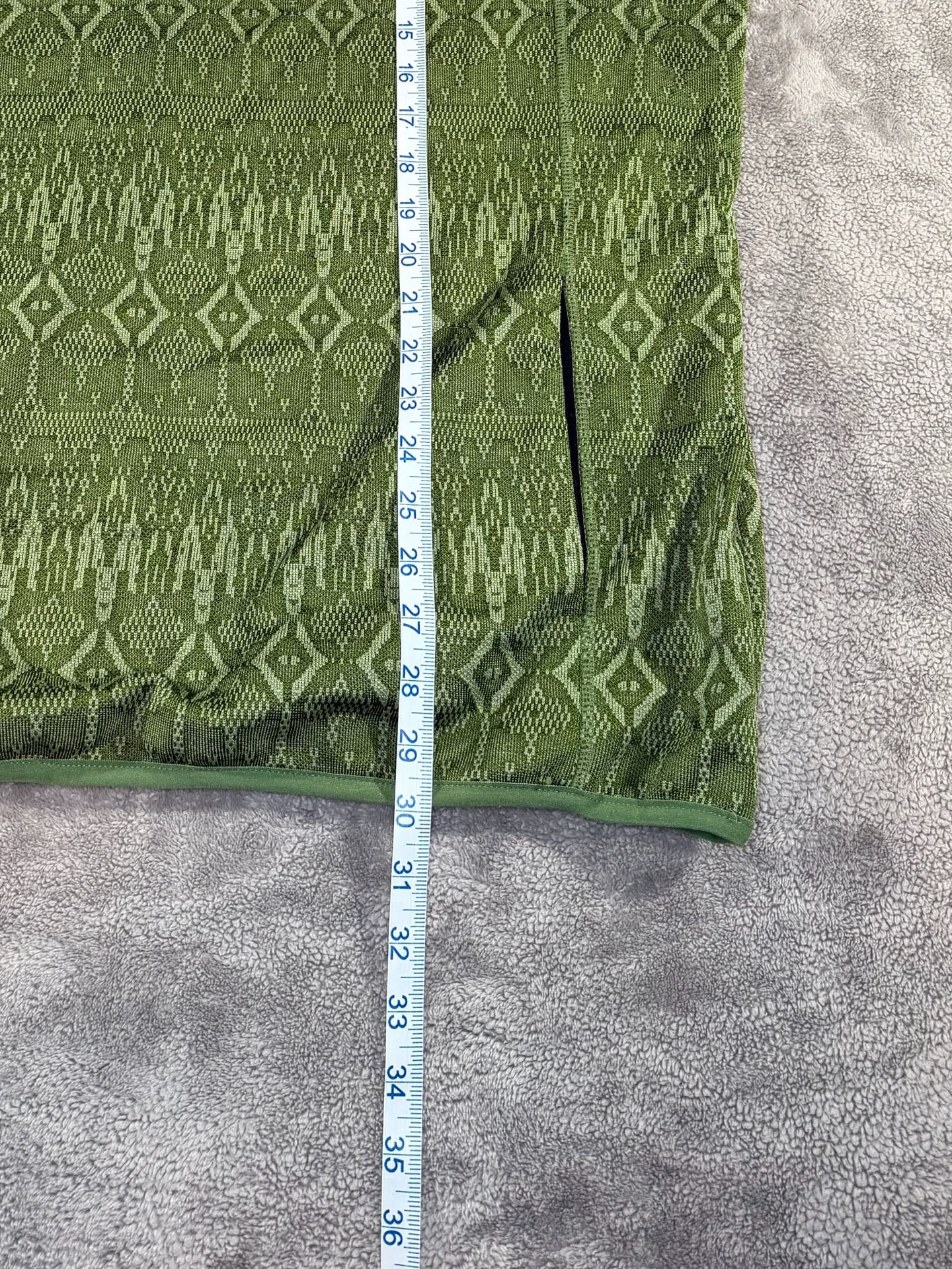 Avalanche Pullover Shirt Size XL Green Tapestry Aztec Geometric 9