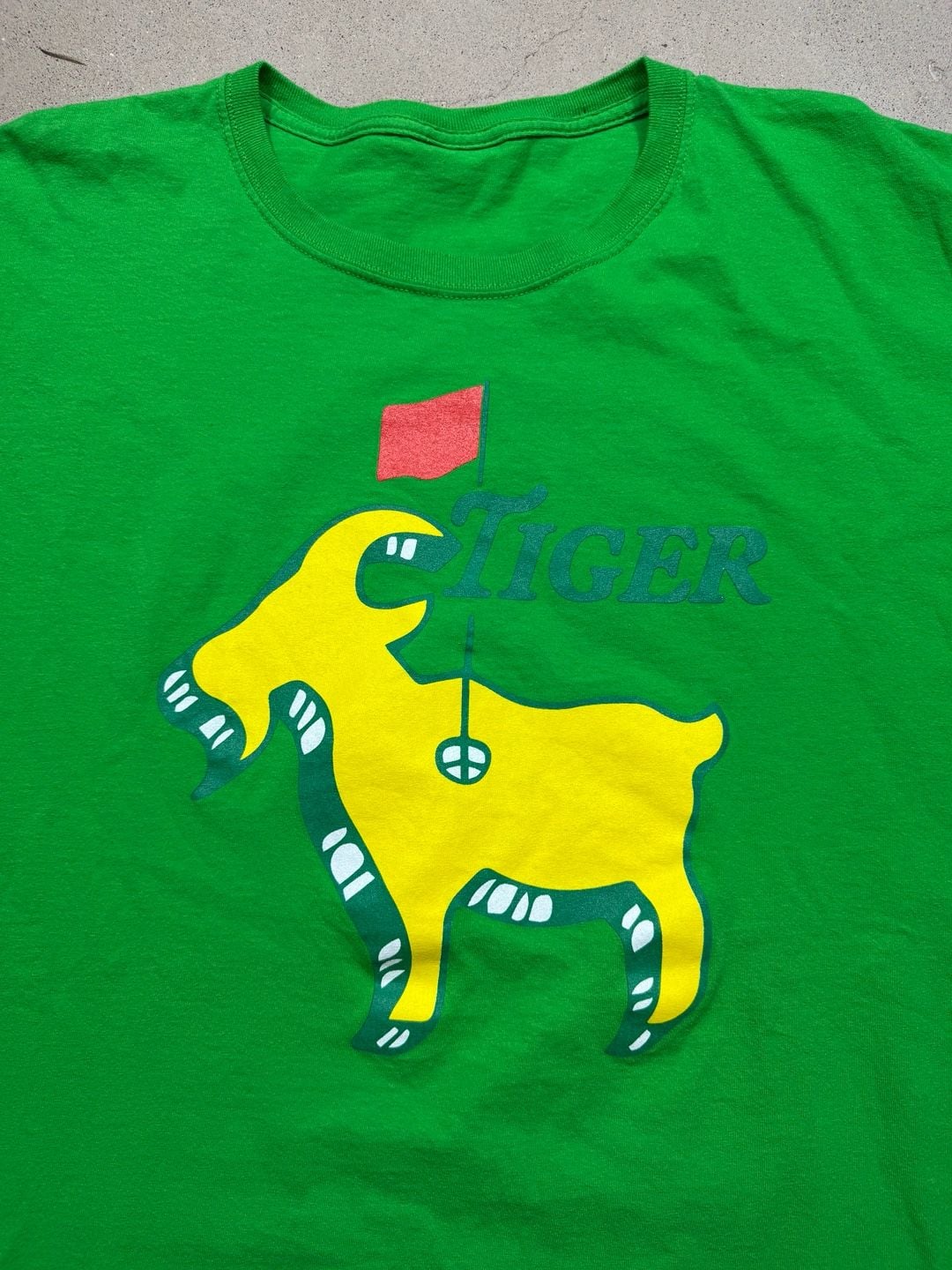 Tiger Woods GOAT Masters Golf Green Graphic T-Shirt size L 4