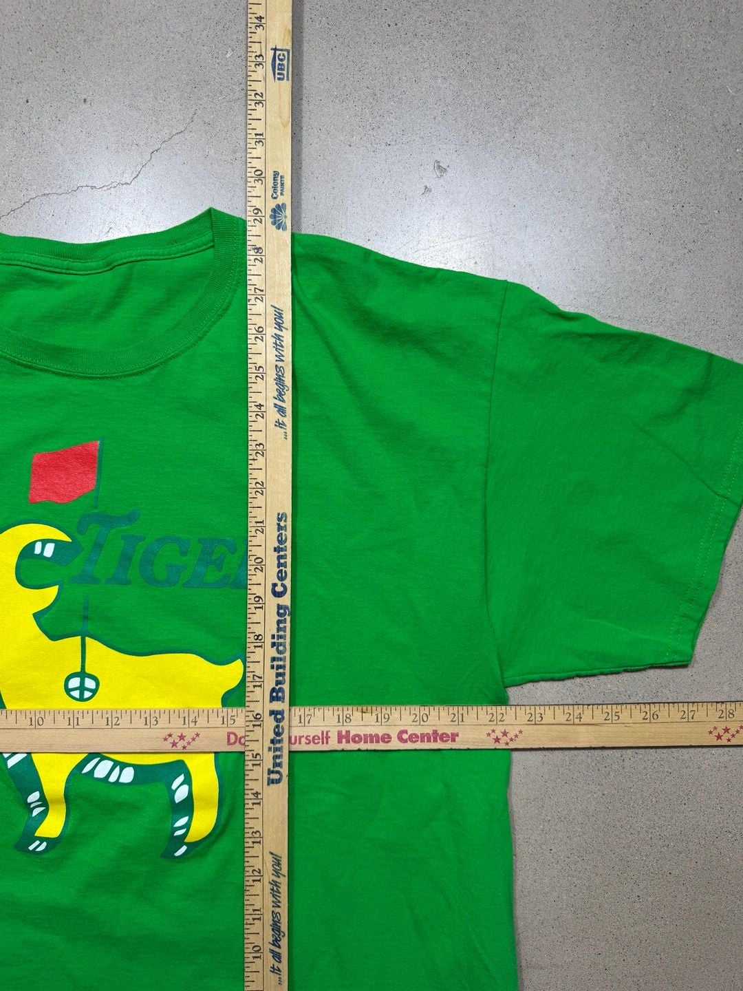 Tiger Woods GOAT Masters Golf Green Graphic T-Shirt size L 6
