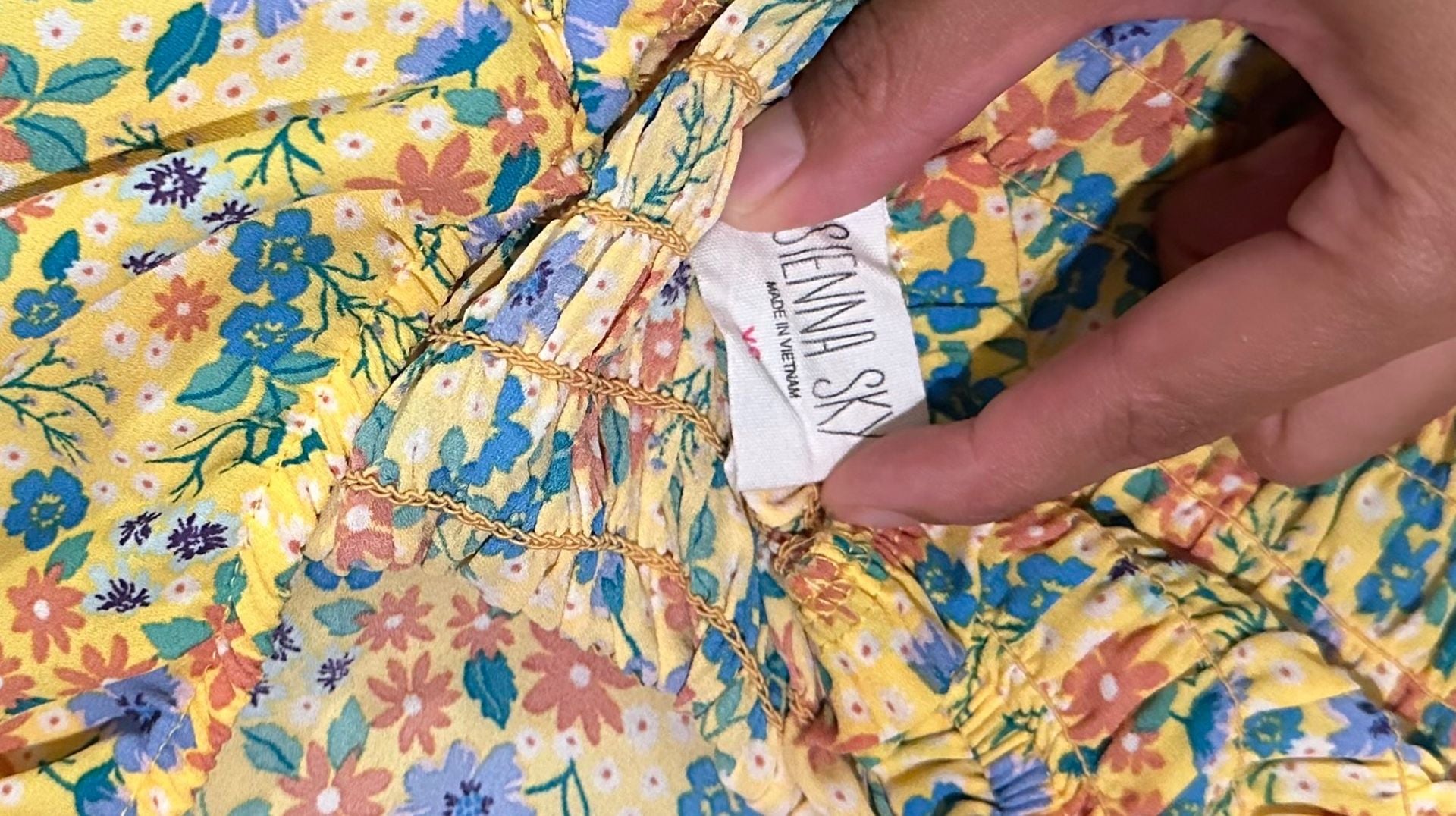Sienna Sky dress Size XS Yellow Floral Puff Sleeve 4