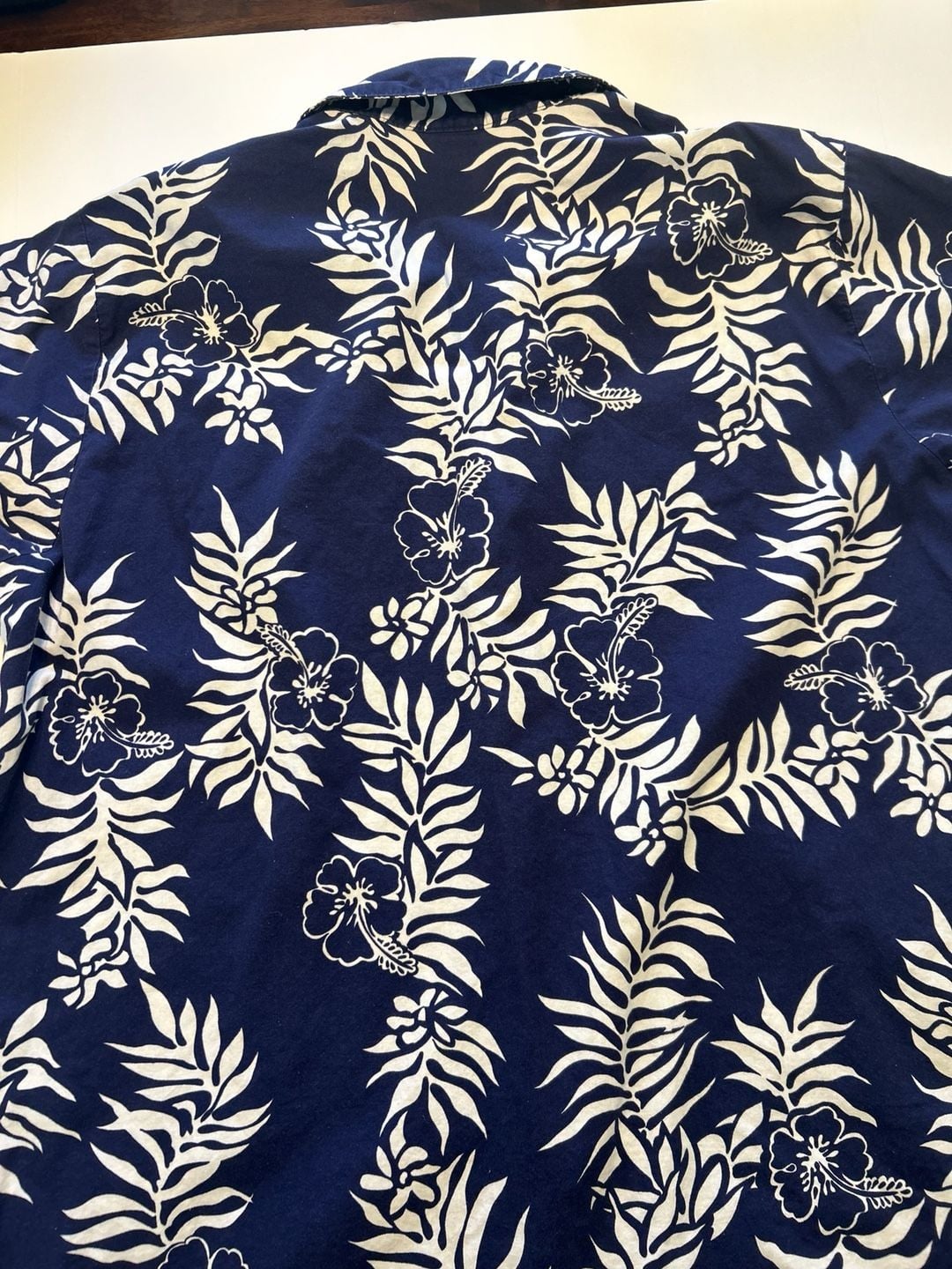Go Barefoot Hawaiian Shirt Navy Blue White Floral Hibiscus Cotton 8