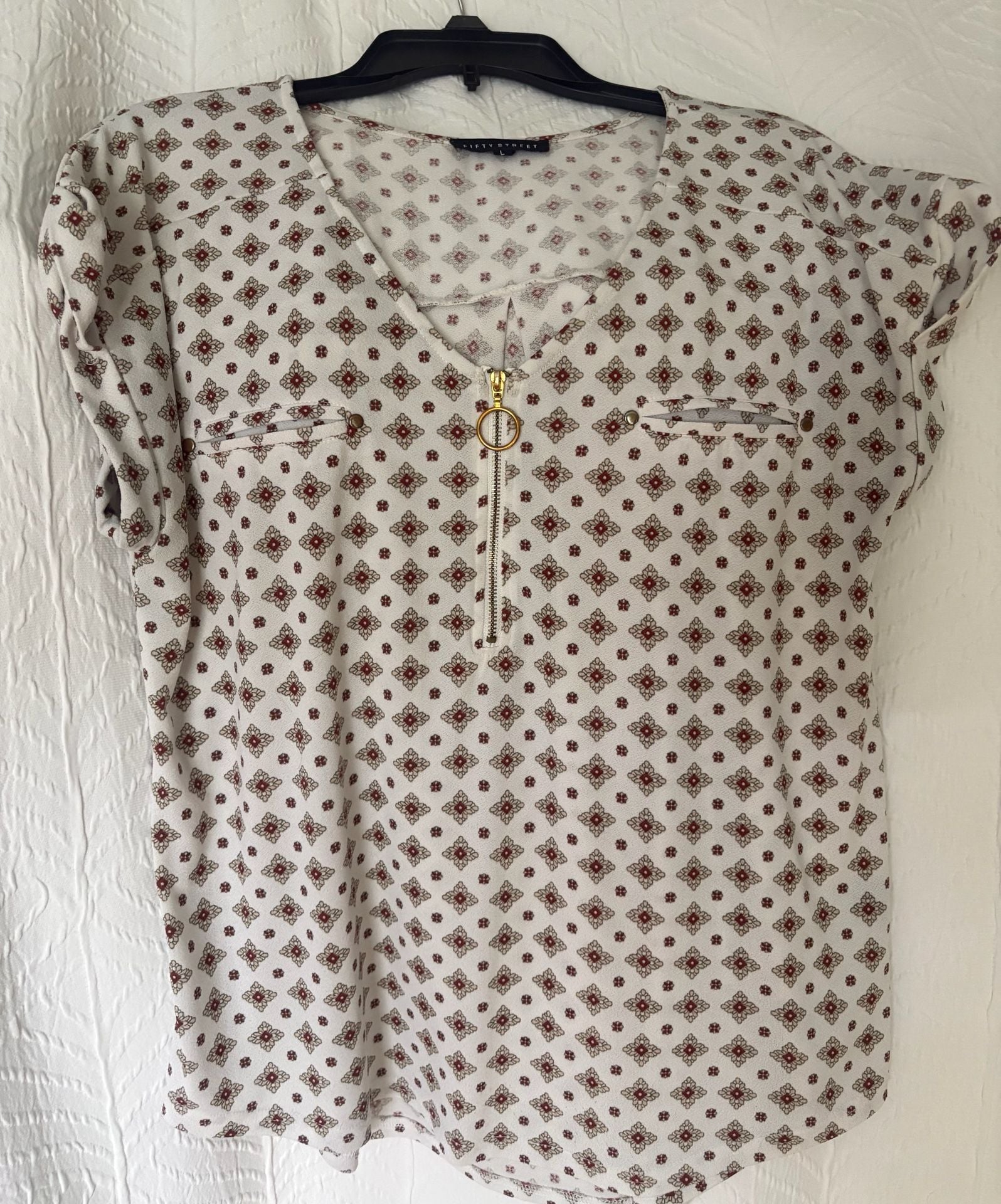 Fifty Street Blouse Size L White Red Geometric Print O-Ring Zip 2