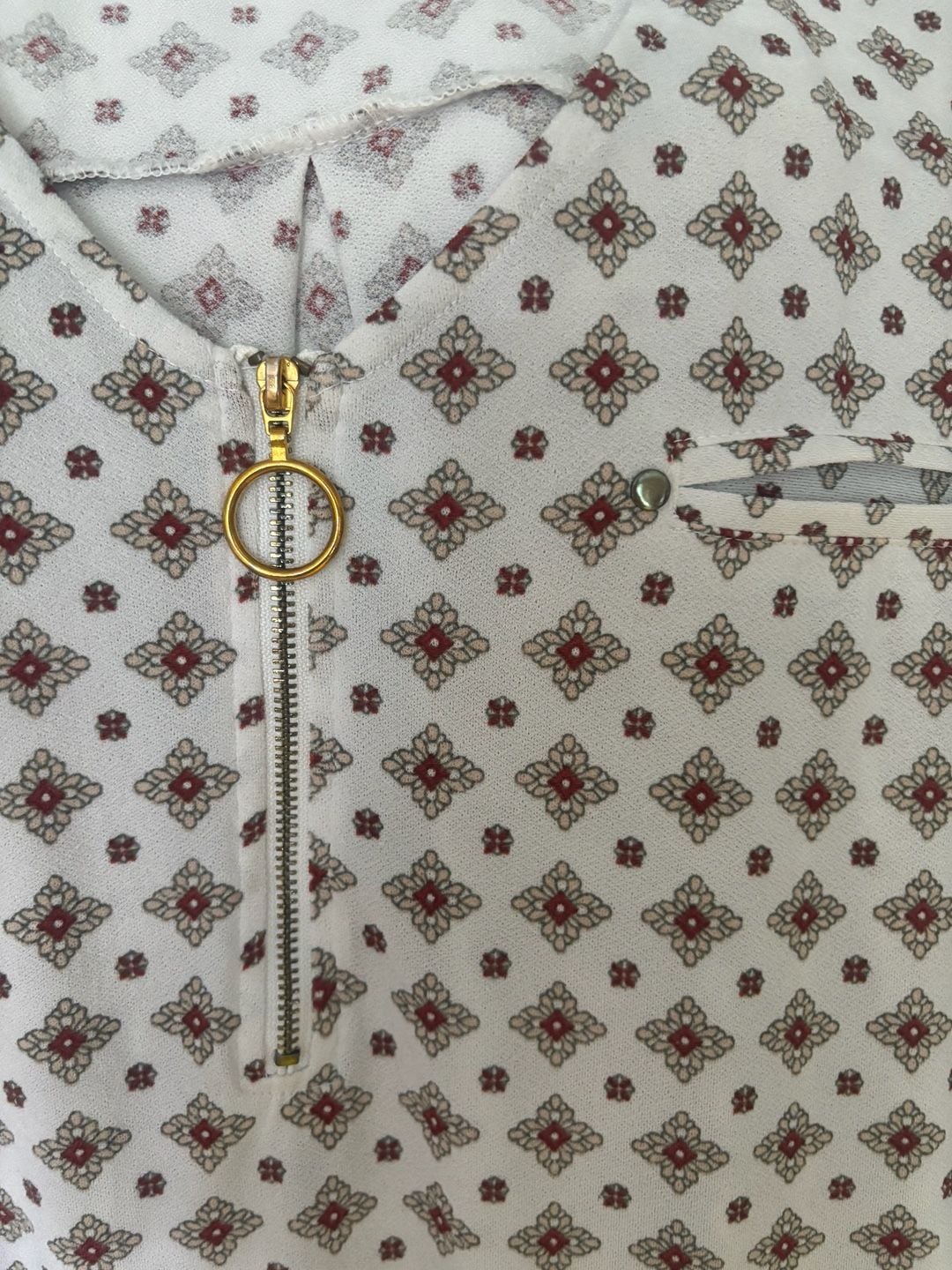 Fifty Street Blouse Size L White Red Geometric Print O-Ring Zip 3