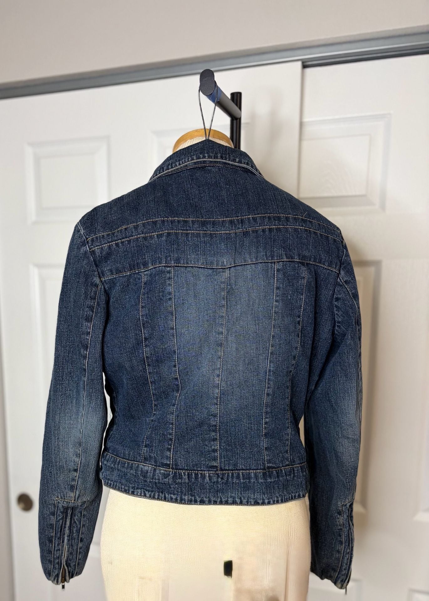 105- vintage Wrangler Denim Jacket Size M Red Lined Zip Up Crop Moto Blue 3