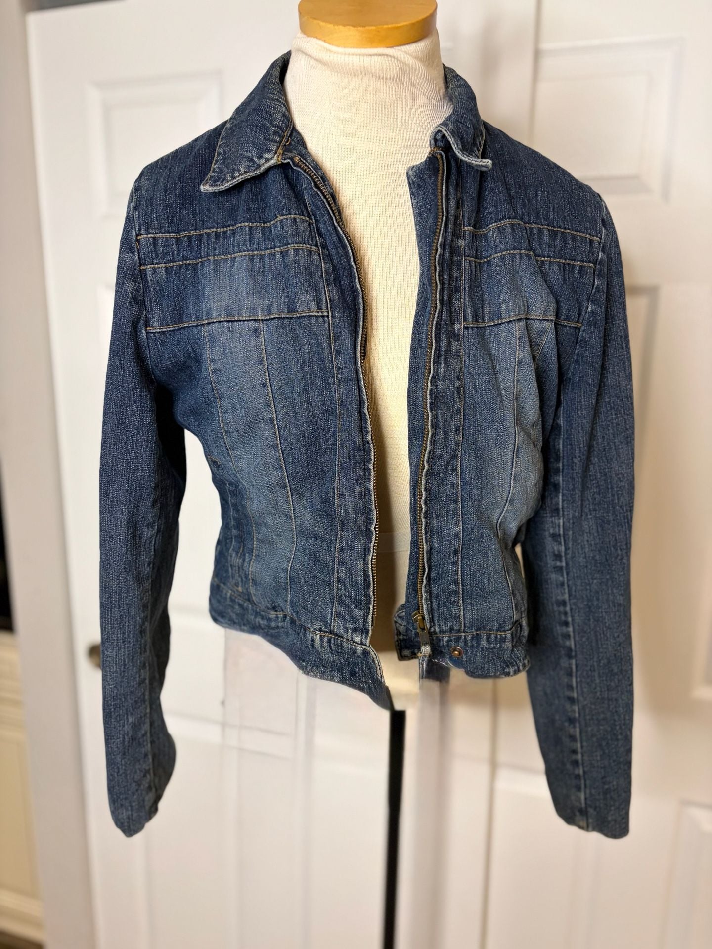 105- vintage Wrangler Denim Jacket Size M Red Lined Zip Up Crop Moto Blue 6