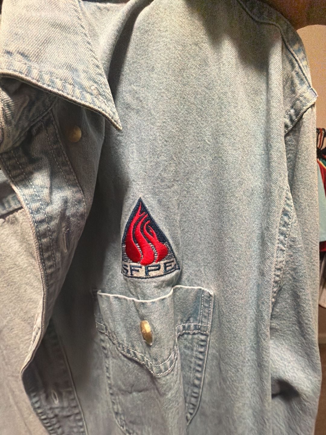 Lee Classic Denim Button-Down Shirt Size L Blue SFPE Embroidered Logo 4