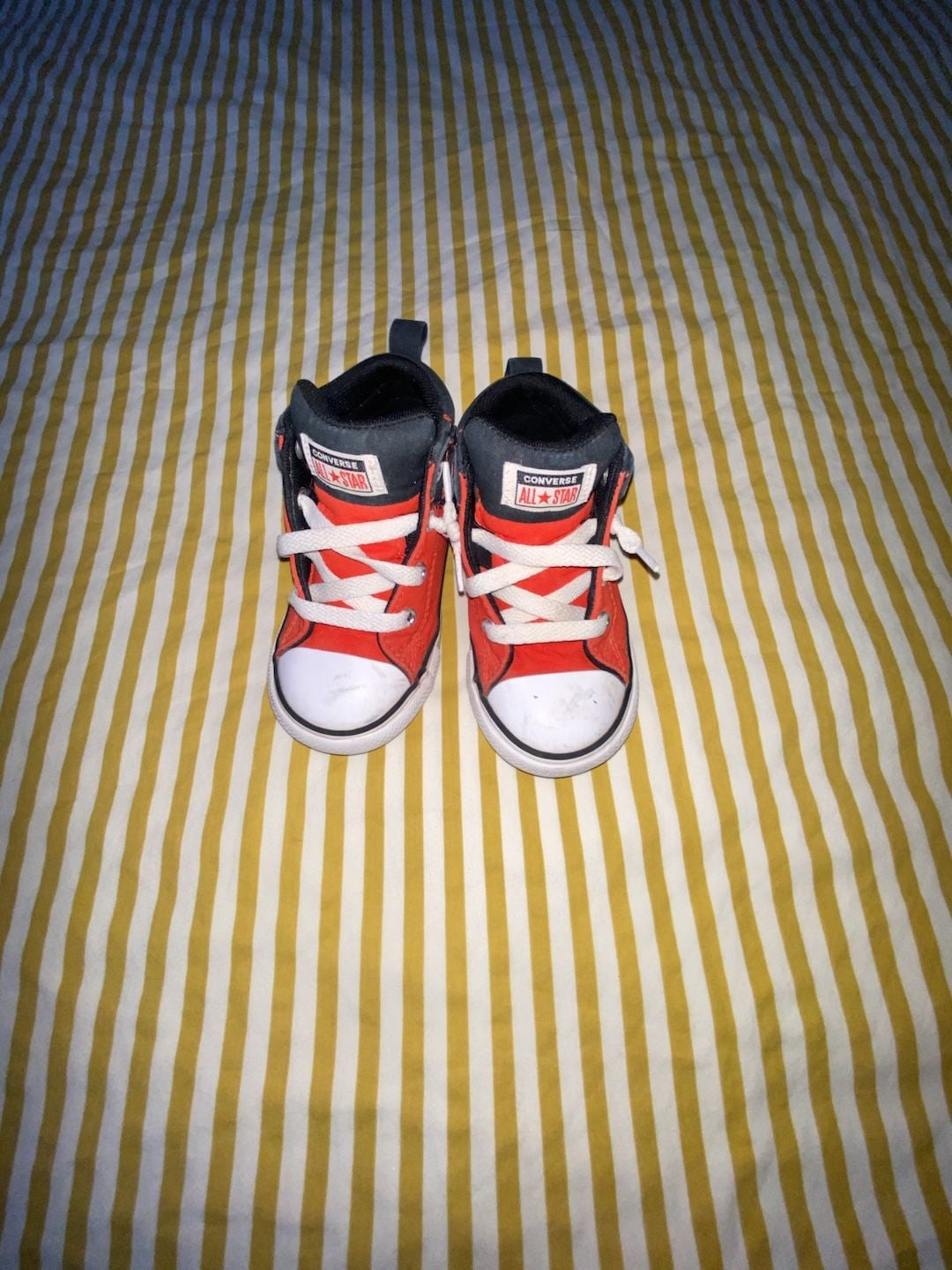 Converse Chuck Taylor All Star Axel Mid toddler Size 8 Red Black 6