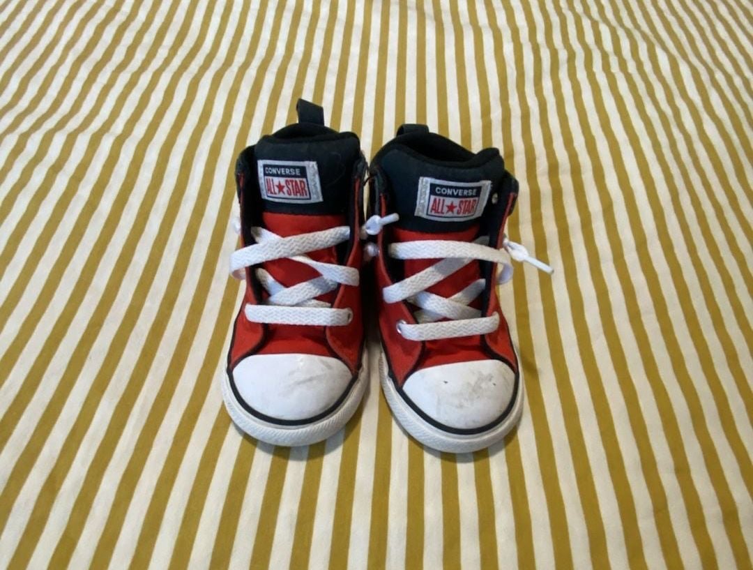 Converse Chuck Taylor All Star Axel Mid toddler Size 8 Red Black 2