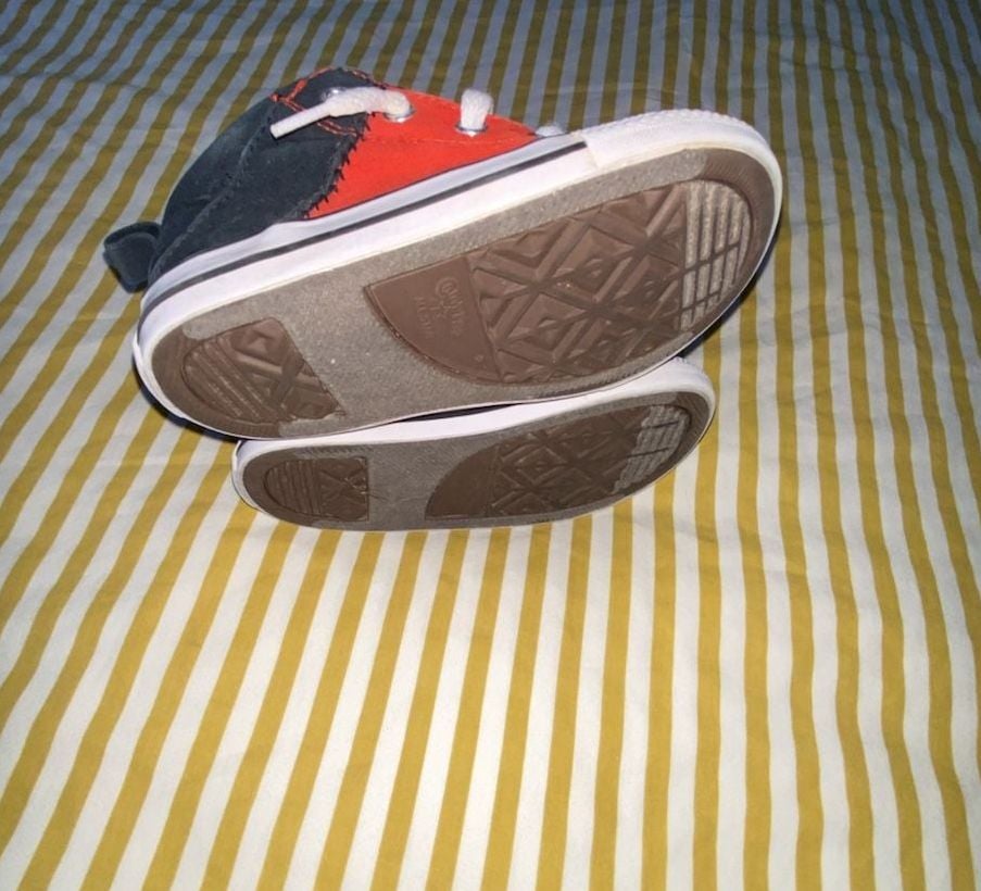 Converse Chuck Taylor All Star Axel Mid toddler Size 8 Red Black 5