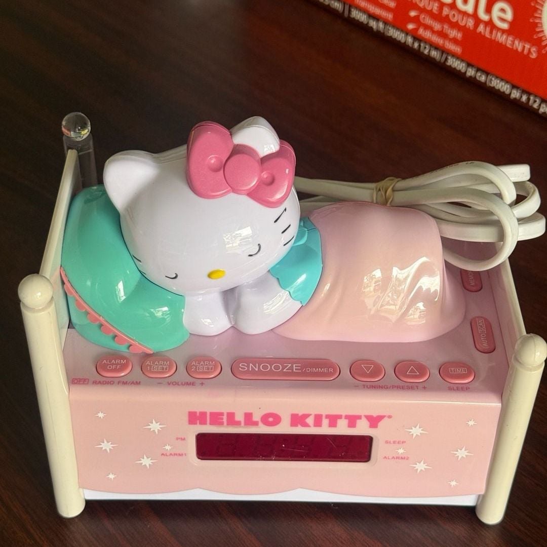 Hello Kitty Sleeping Kitty Alarm Clock Radio KT2052
tested working great! 1