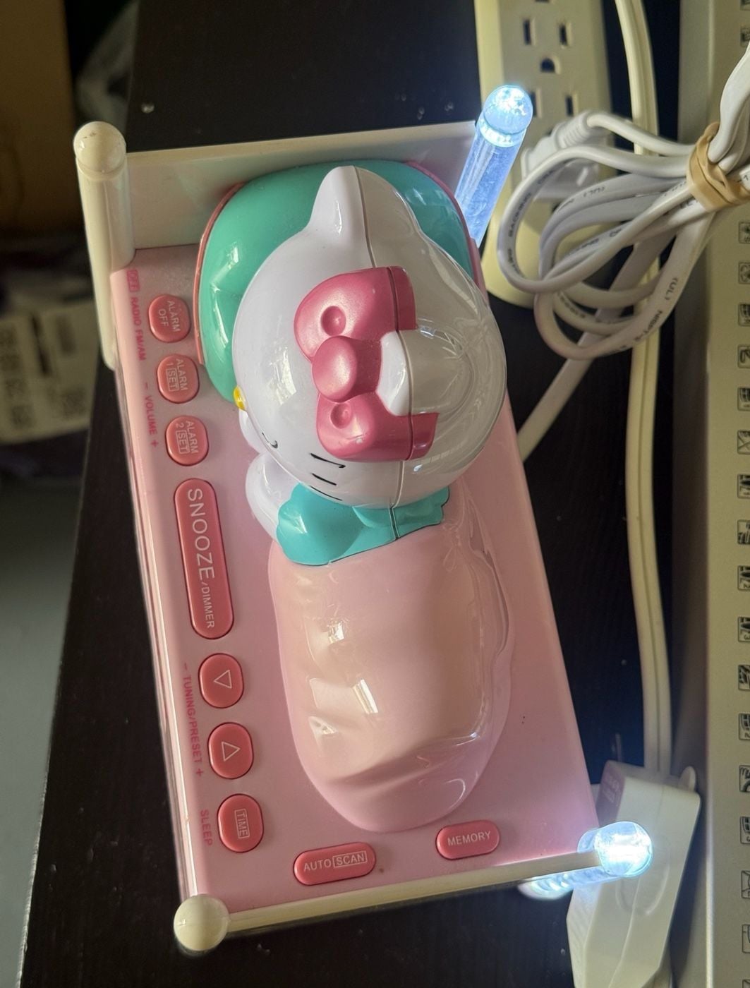Hello Kitty Sleeping Kitty Alarm Clock Radio KT2052
tested working great! 5
