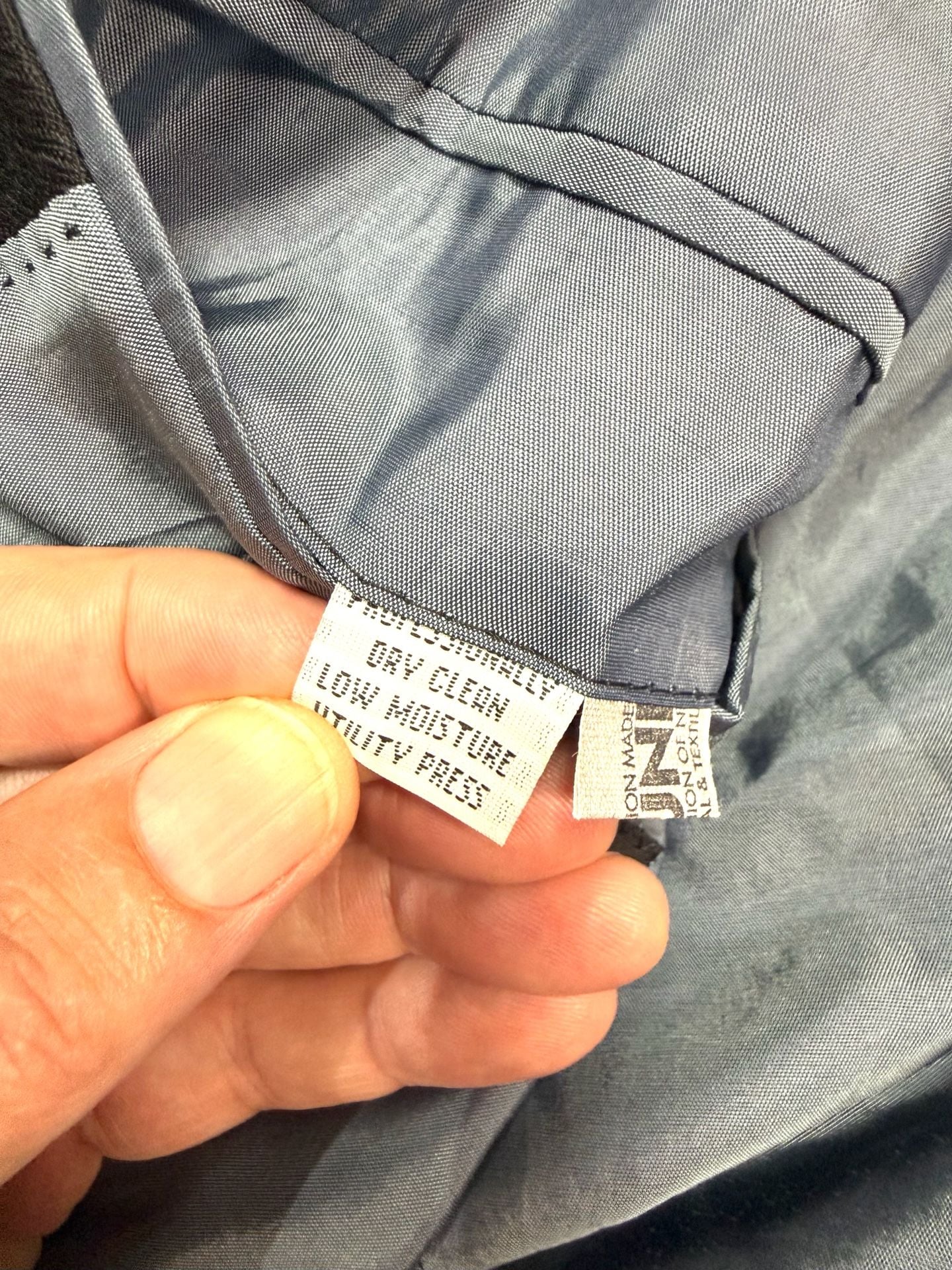 Hugo Boss Men's Rossellini Blazer Sport Coat 46R Quiet Luxury Old Money Dark Academia Minimalist Heritage Black Virgin Wool Super 100 Three Button USA 10
