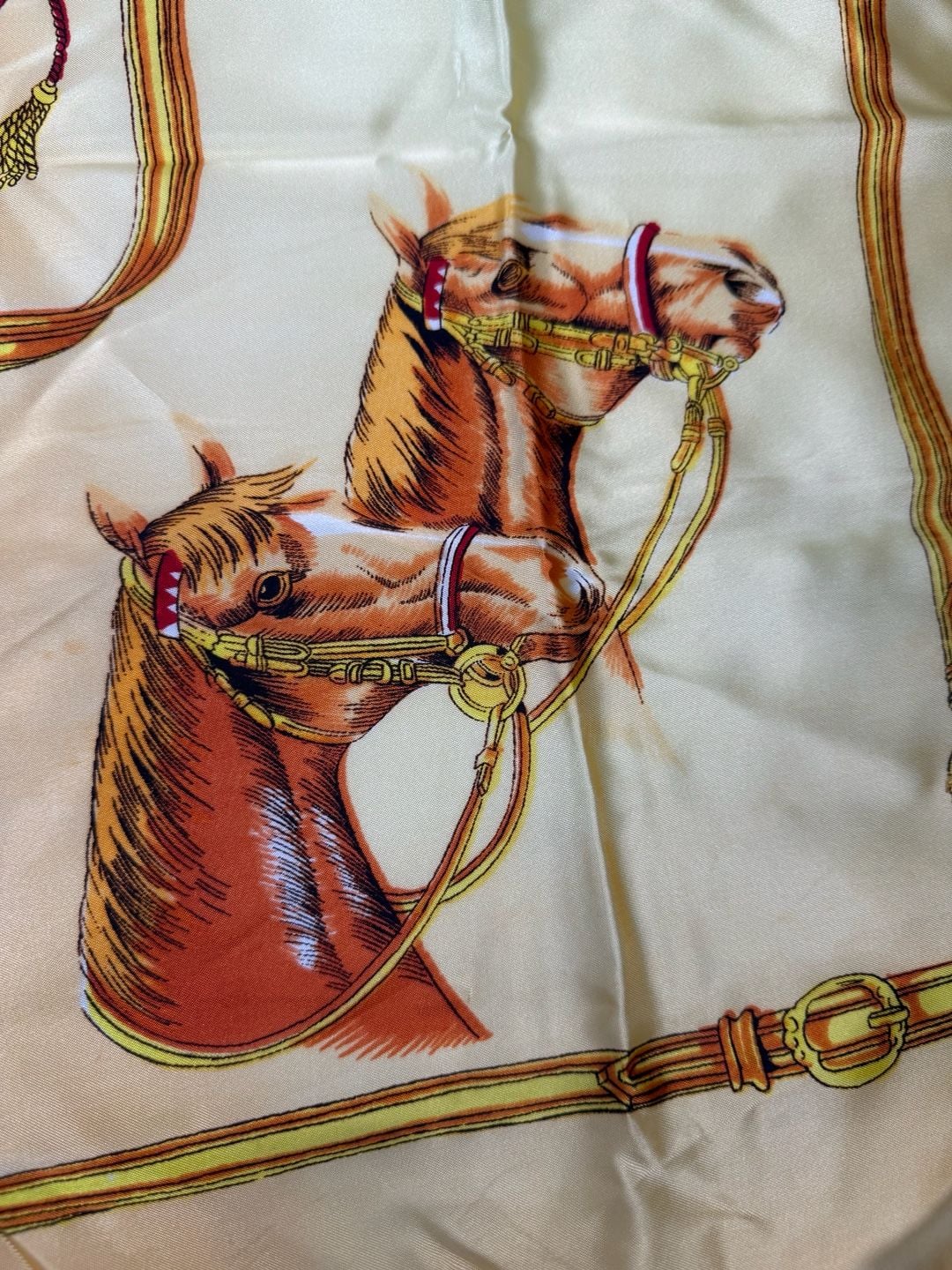 Exclusive Design Vintage Equestrian Horse Heads Yellow Acetate Scarf 3
