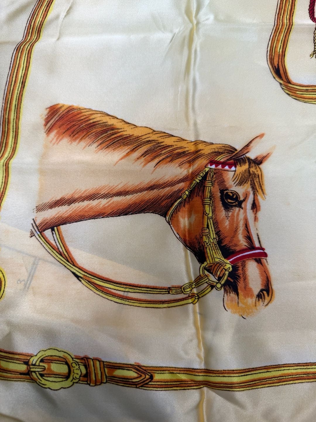 Exclusive Design Vintage Equestrian Horse Heads Yellow Acetate Scarf 4
