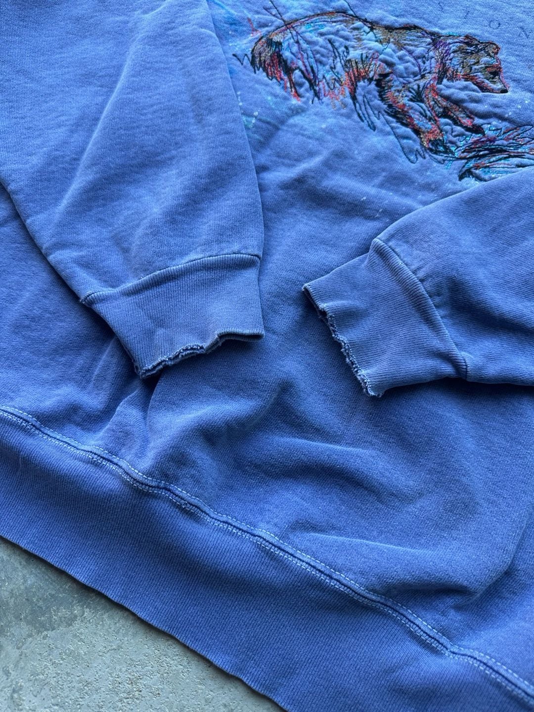 Sutton's Sportswear Yellowstone Bear Sweatshirt Size M Blue Embroidered 6