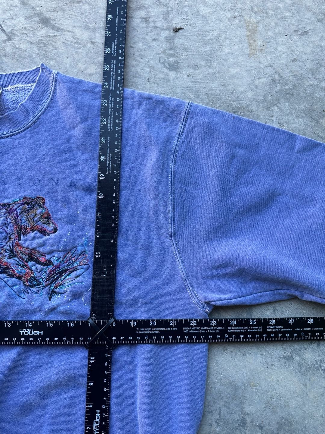 Sutton's Sportswear Yellowstone Bear Sweatshirt Size M Blue Embroidered 8