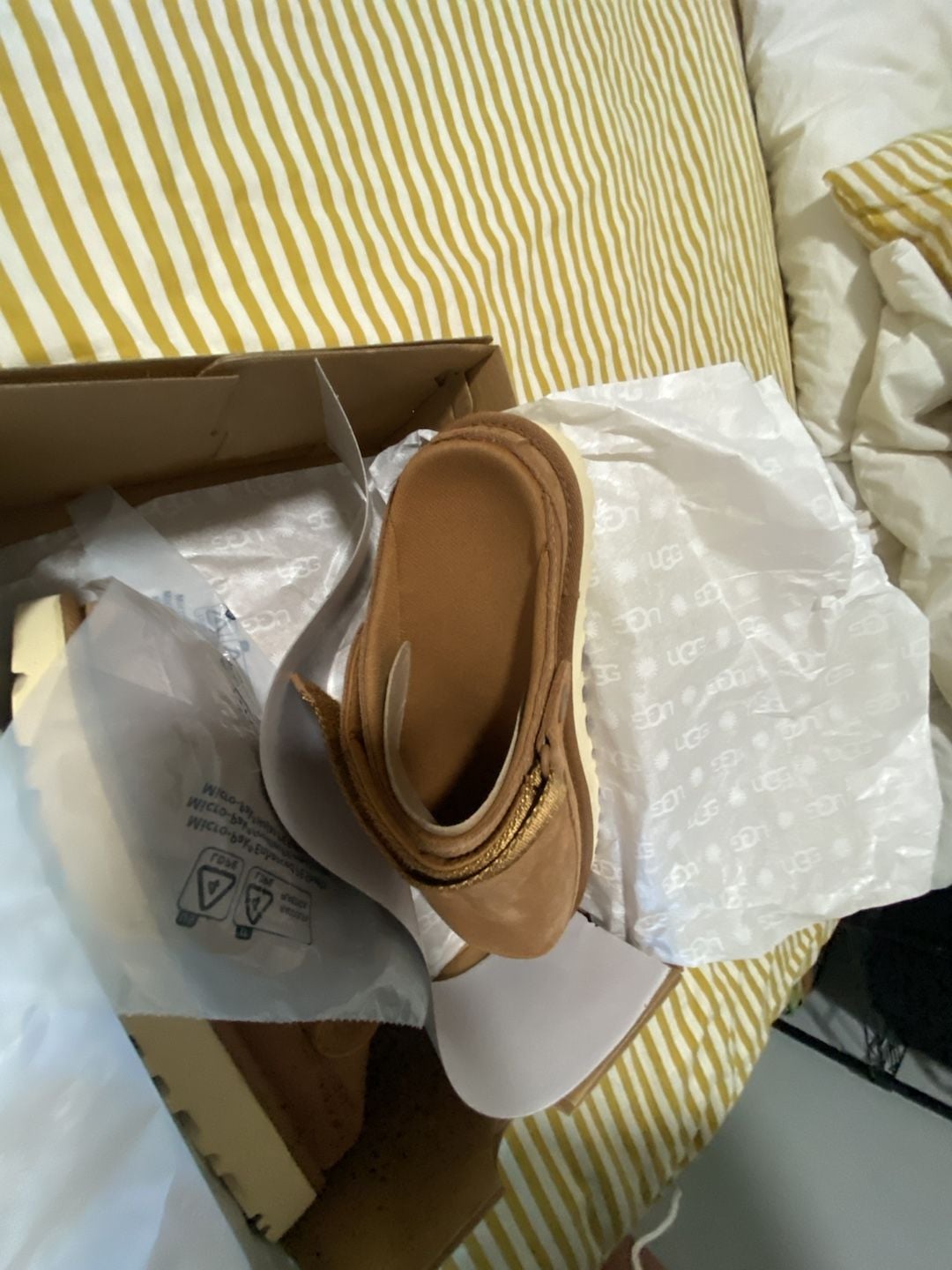 UGG Goldenstar Clog Size 7.5 Chestnut Suede Slip-On 6