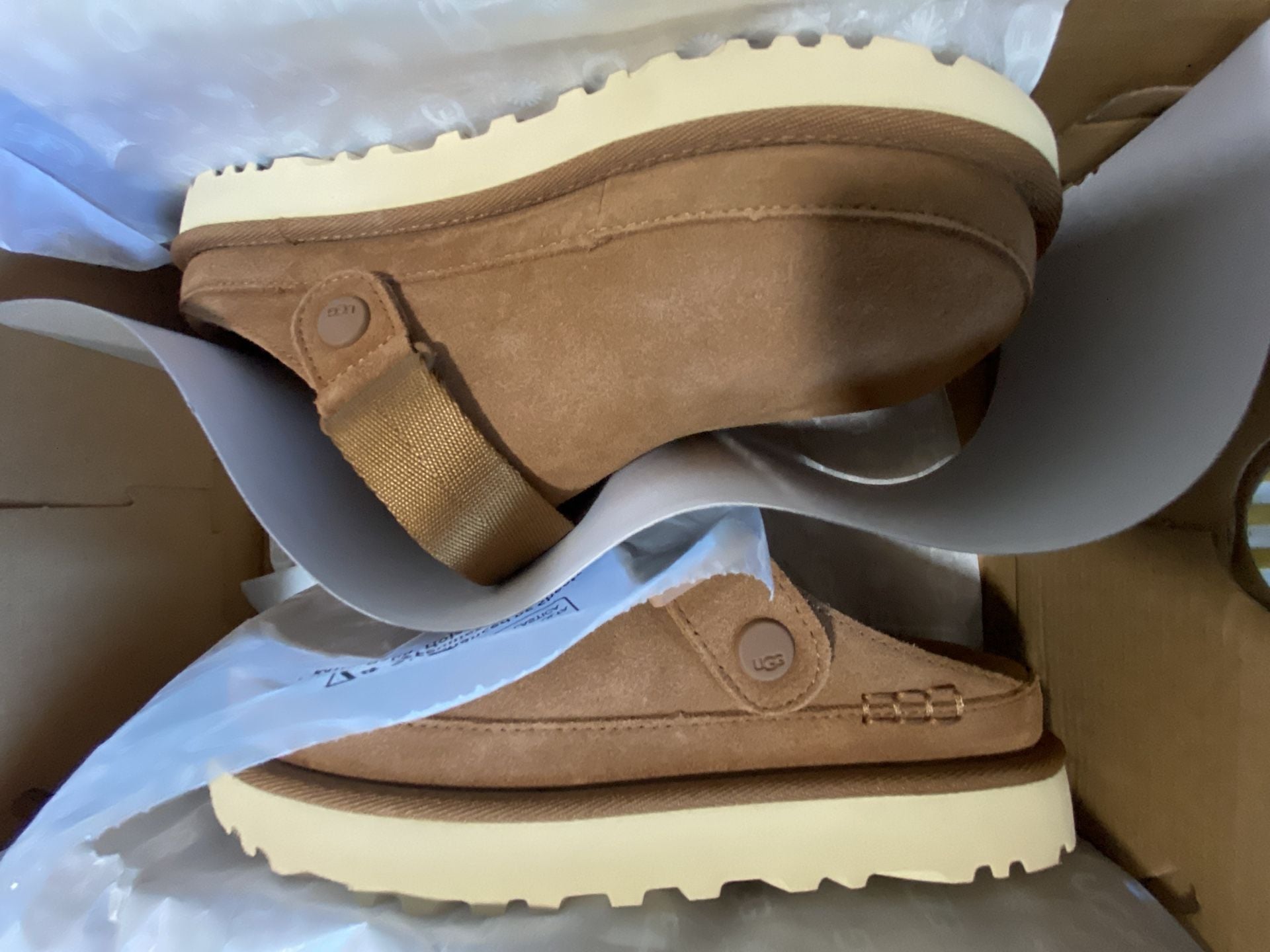 UGG Goldenstar Clog Size 7.5 Chestnut Suede Slip-On 9