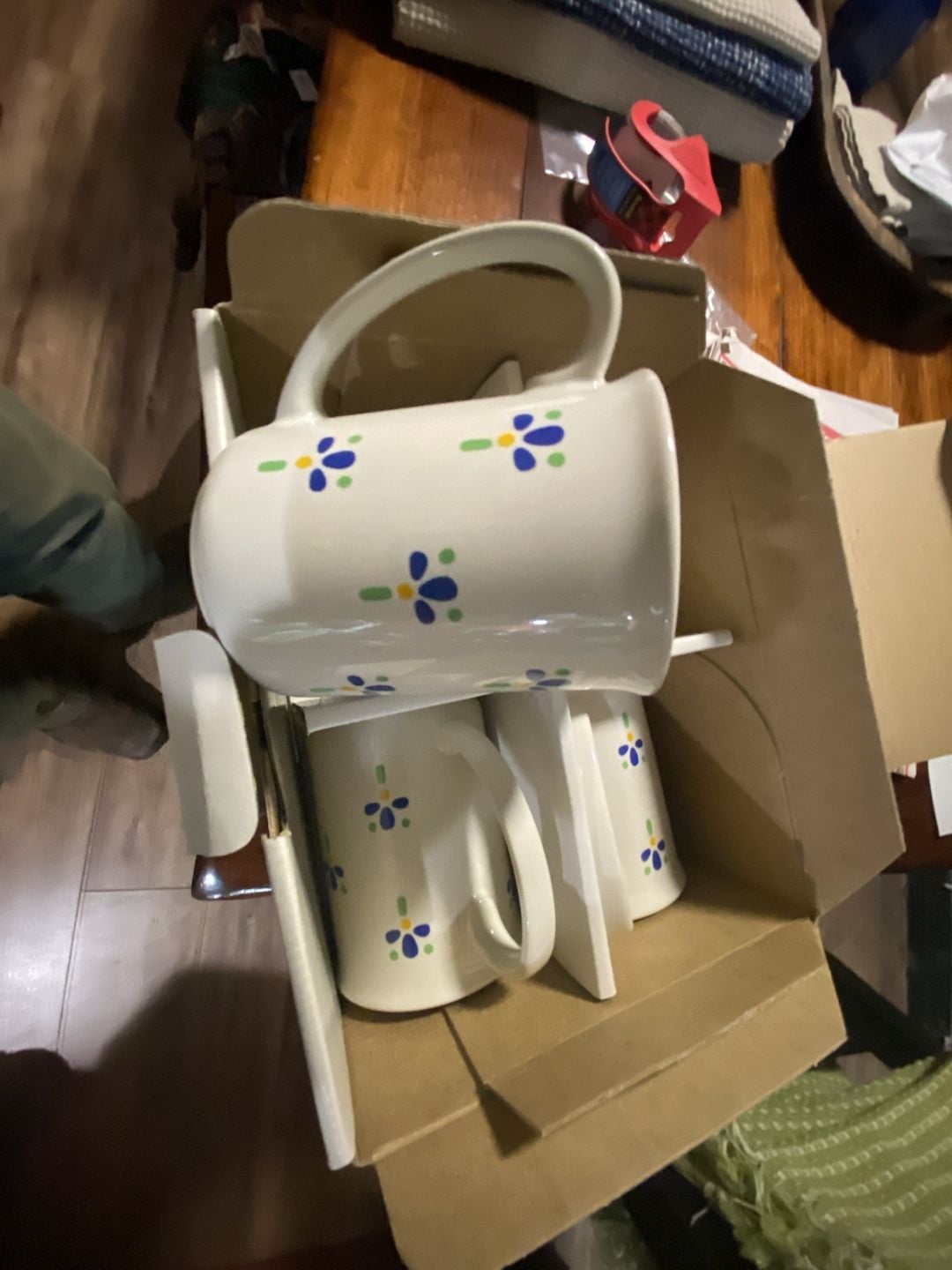 Avon Fresh Flower Coffee Mugs Set of 4 1987 in Box 3