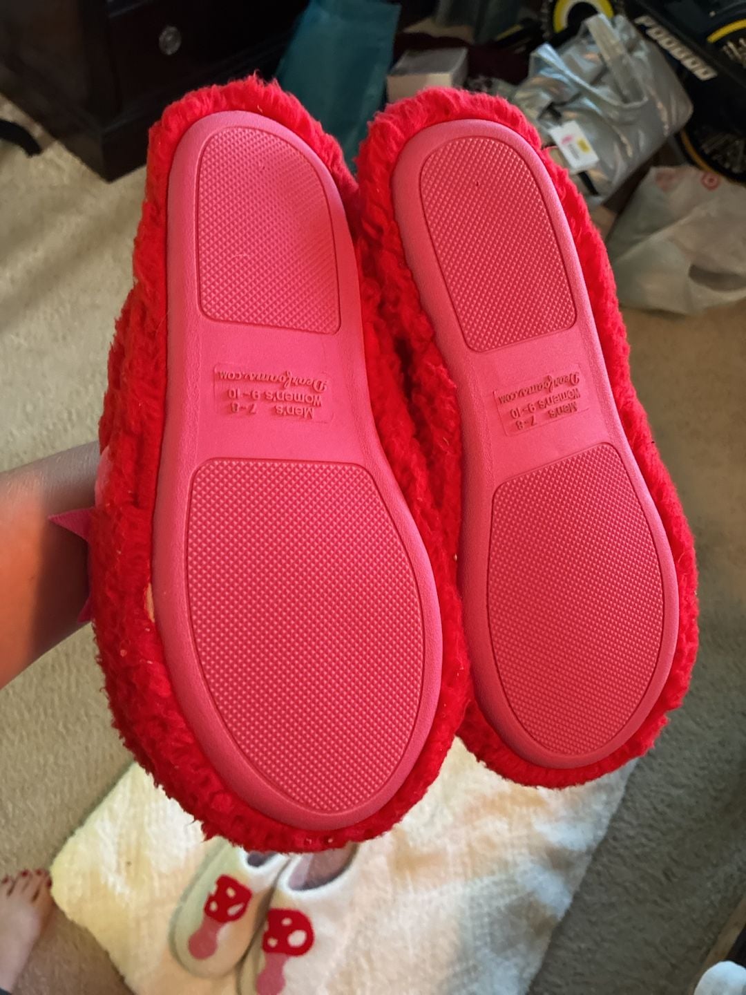 Dearfoams Bow Slippers Size Womens 9-10 Red Fuzzy House Shoes & mushroom slippers Z135 5
