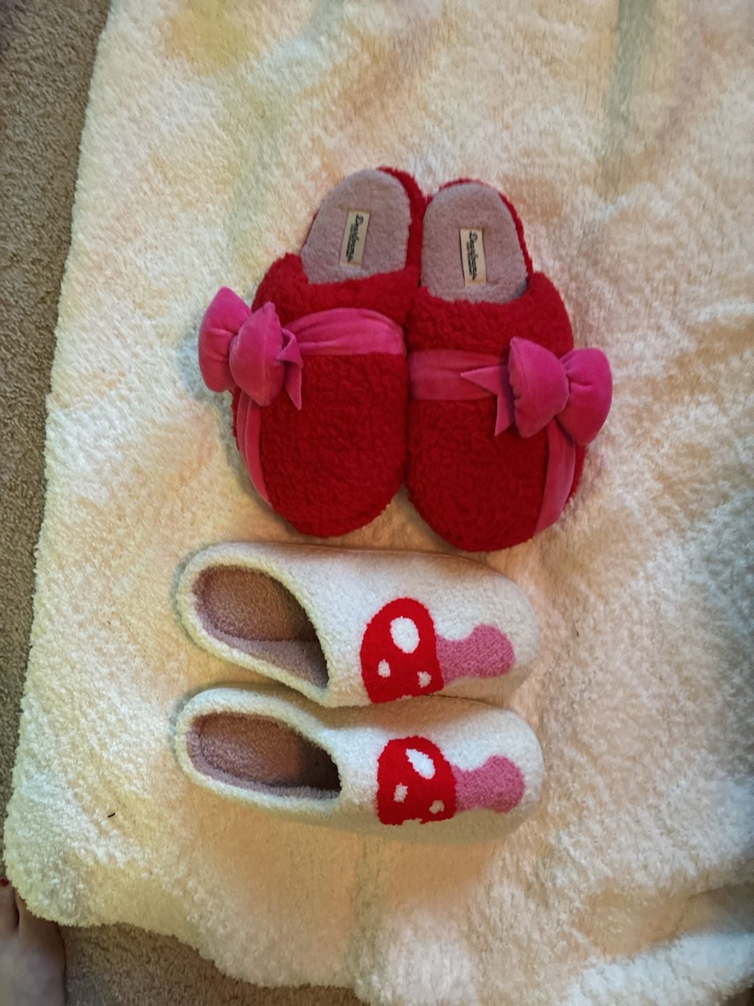 Dearfoams Bow Slippers Size Womens 9-10 Red Fuzzy House Shoes & mushroom slippers Z135 6
