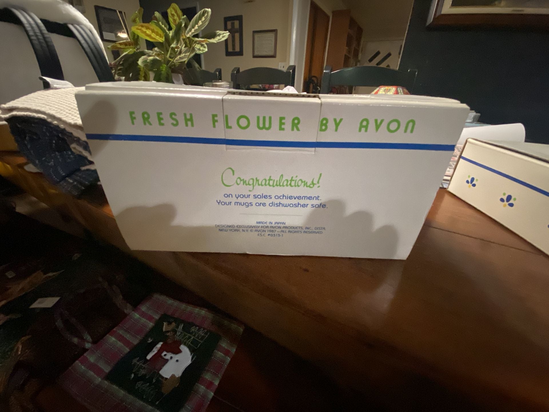 Avon Fresh Flower Coffee Mugs Set of 4 1987 in Box 4