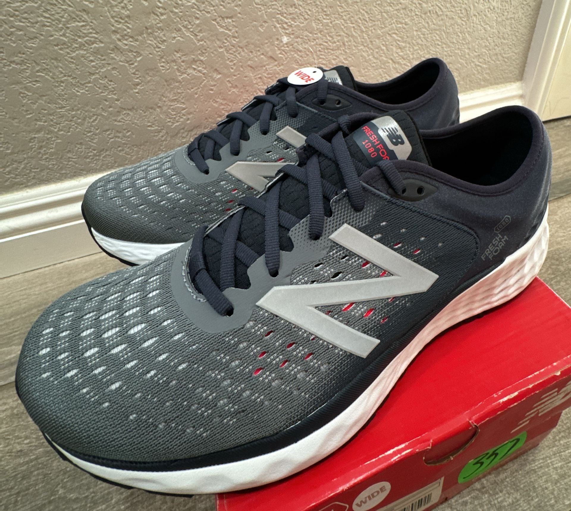New Balance Fresh Foam 1080v9 Size 9 4E XWide Gray Navy Running Shoes for Men. Brand New. 4