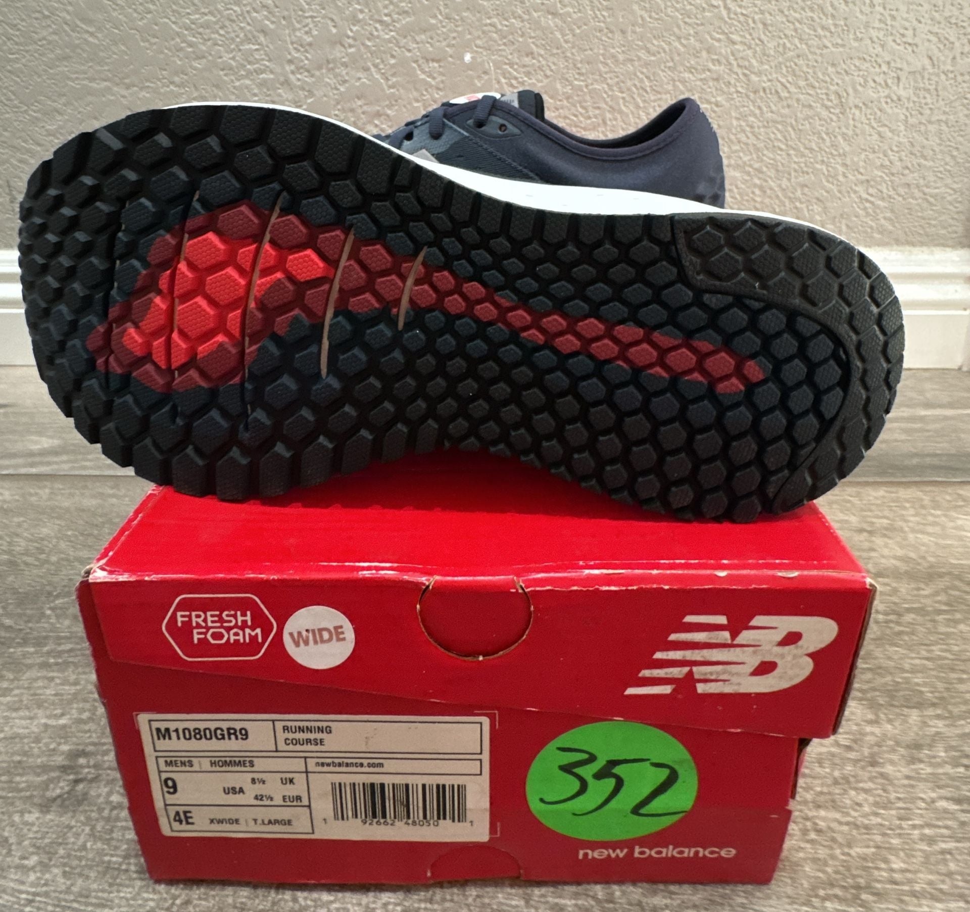 New Balance Fresh Foam 1080v9 Size 9 4E XWide Gray Navy Running Shoes for Men. Brand New. 5