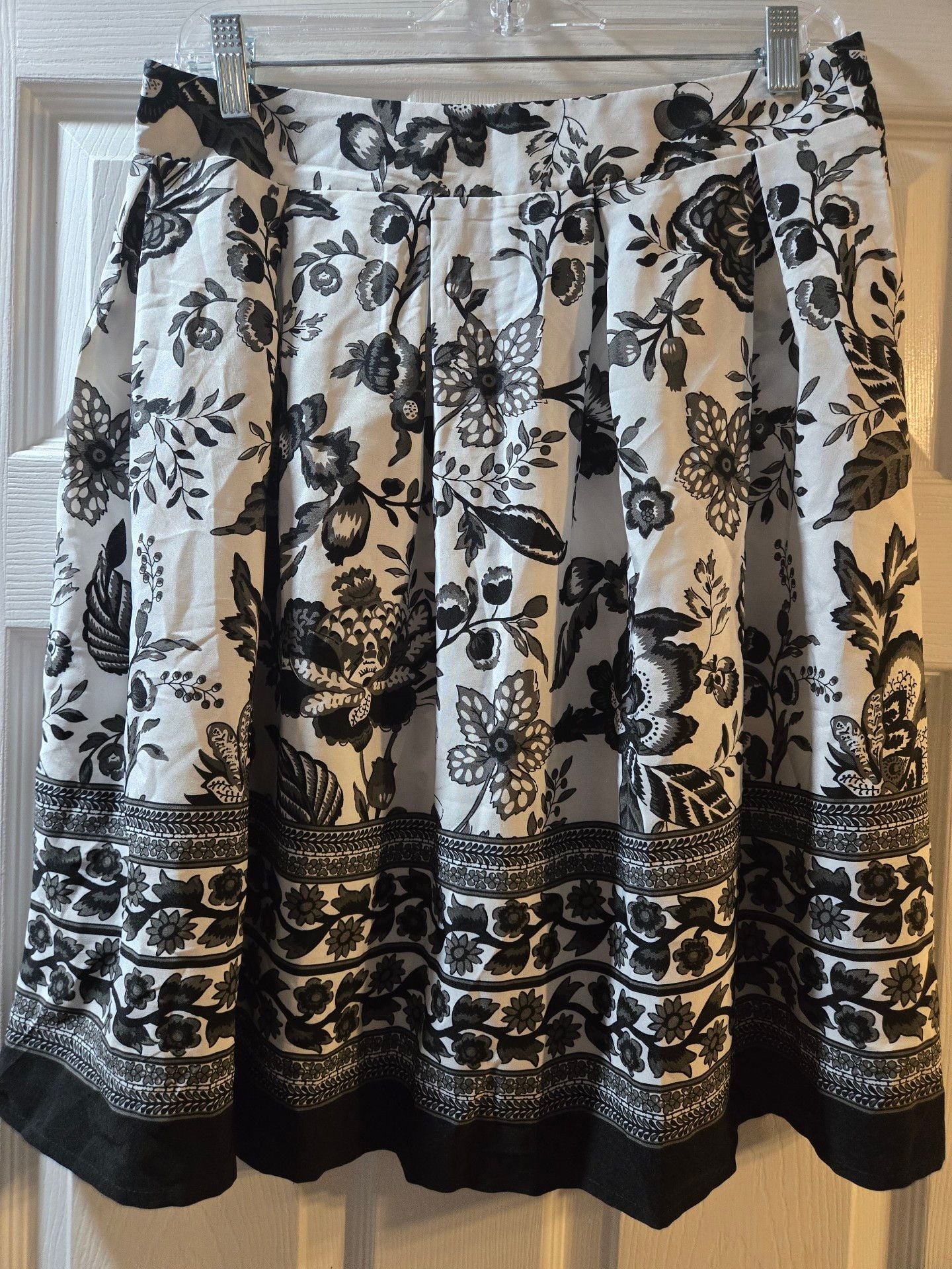 Shein Black White Floral Pleated Cotton Midi Skirt Size L. 2