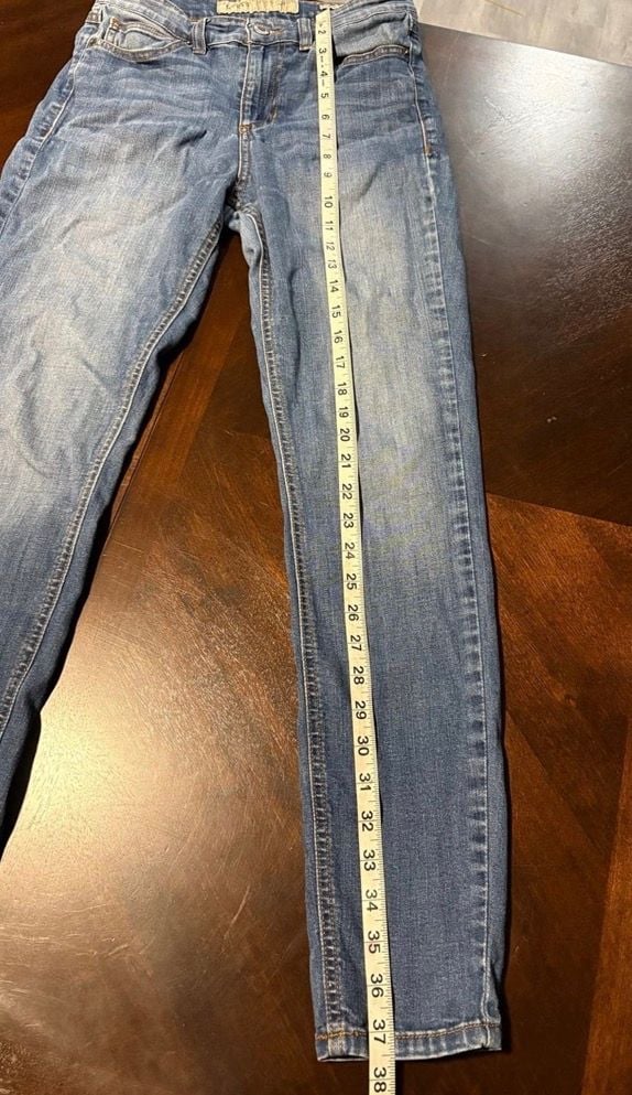 GUESS Los Angeles Women’s Skinny Jeans Size 27 Blue Wash Low Rise Stretch Denim 7