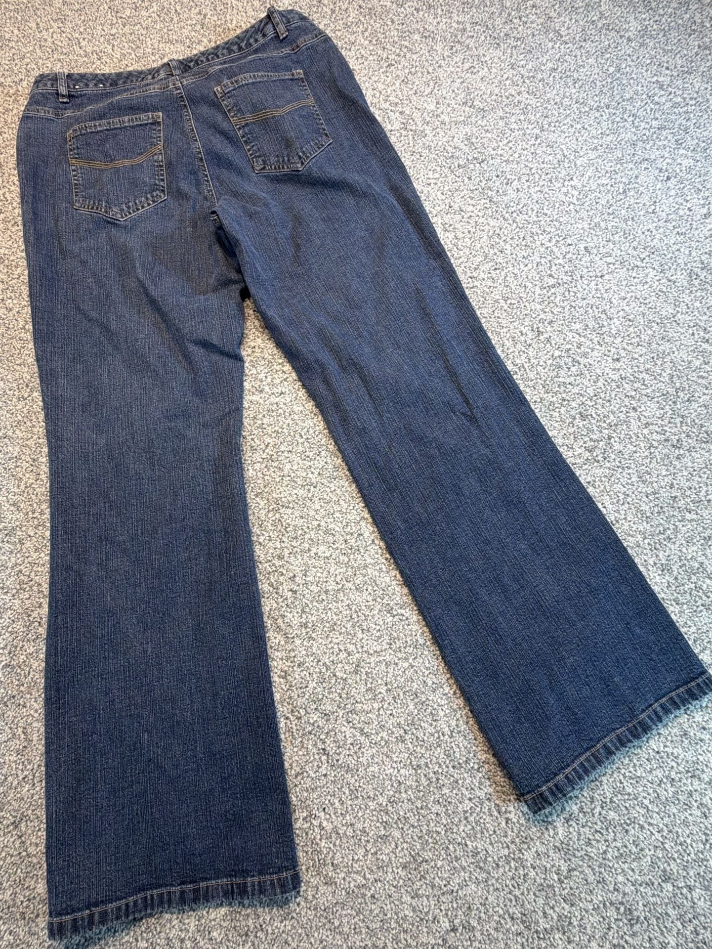 Tribal Jeans Women’s Size 8P Straight Leg Blue Denim. Stretch-Extensible  7