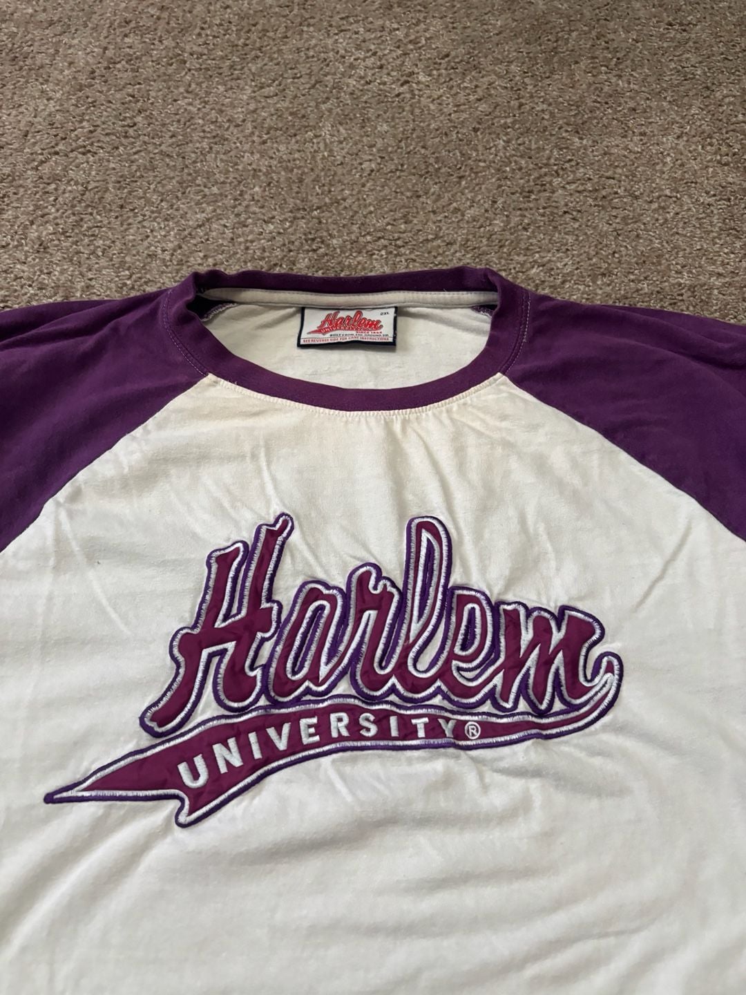 Early 2000s Harlem University T-Shirt Size 2XL White Purple Raglan 5