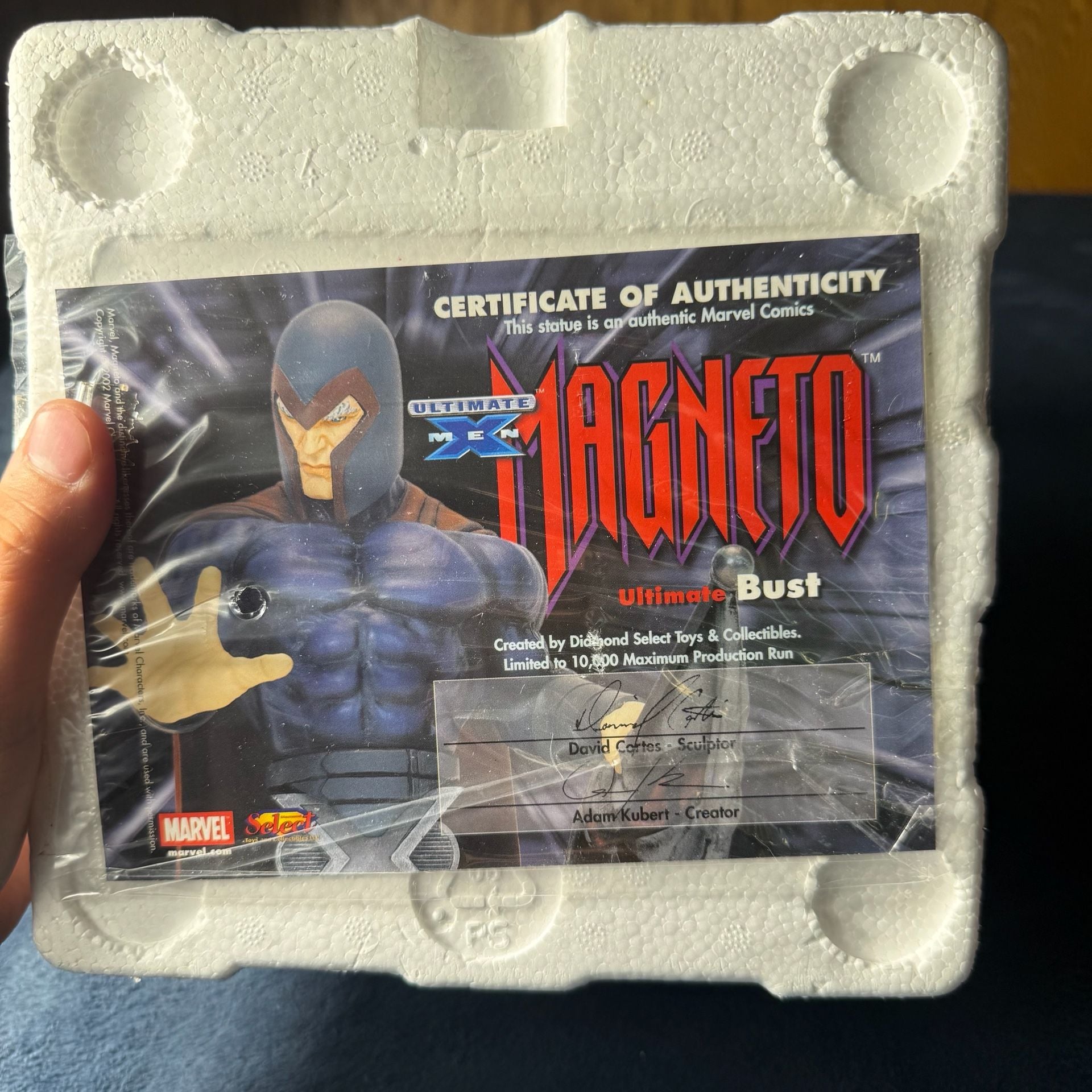 Diamond Select Ultimate X-Men Magneto Bust 2002 Box COA 6