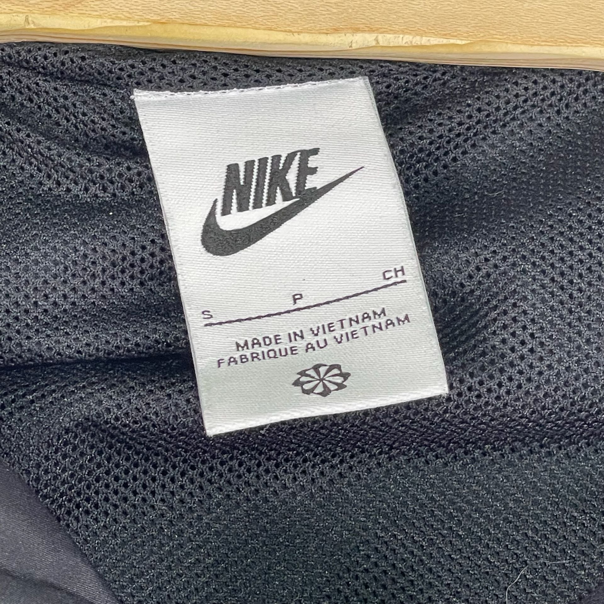 Nike Sportswear Essential UV Woven Jacket Size S Black Hooded Windbreaker 3