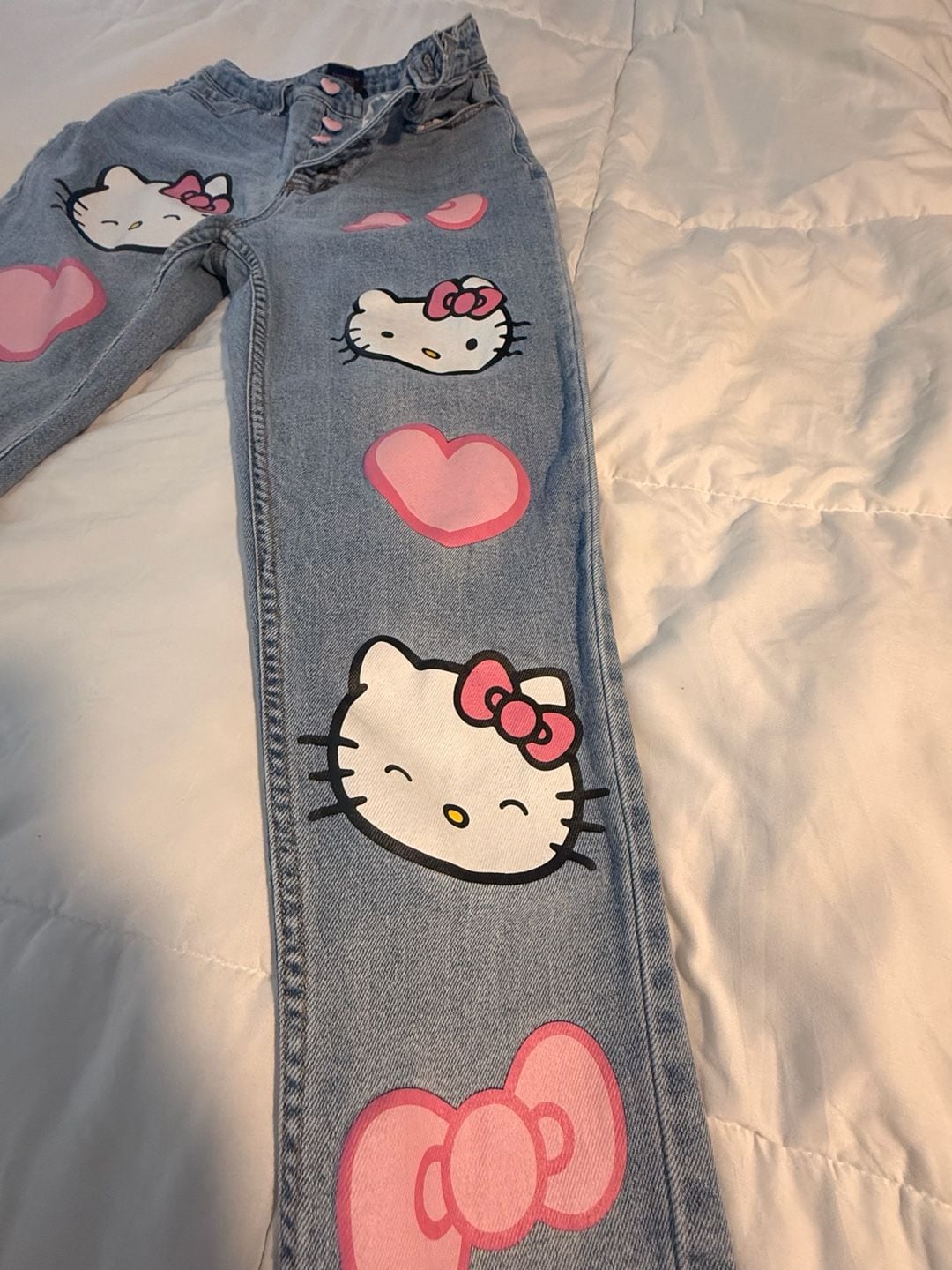 Sanrio Hello Kitty Hot Topic Mom Jeans Blue Graphic Print 7