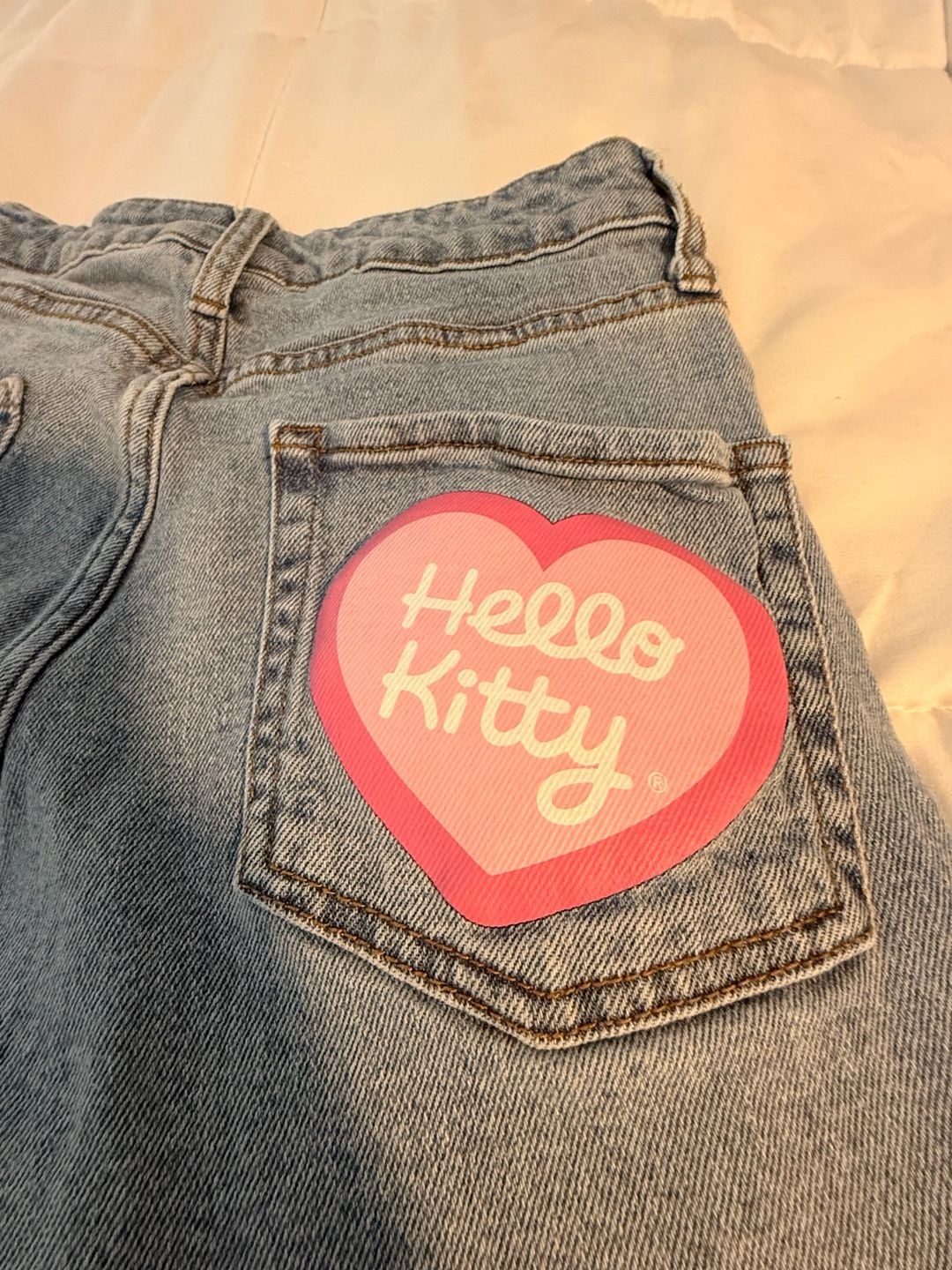 Sanrio Hello Kitty Hot Topic Mom Jeans Blue Graphic Print 9