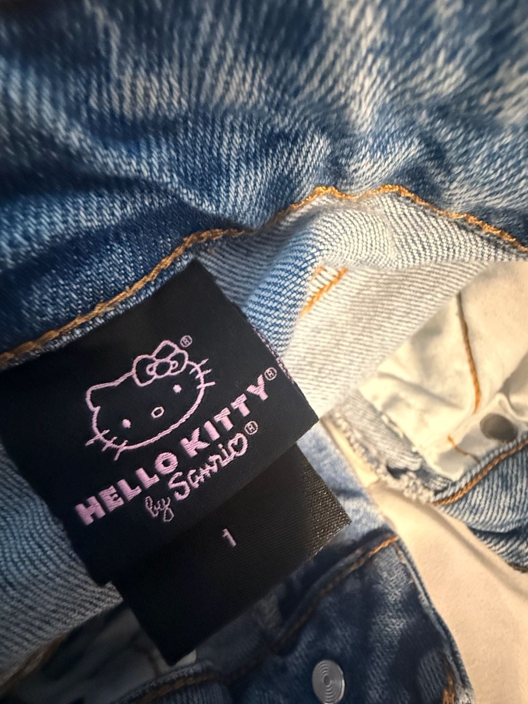 Sanrio Hello Kitty Hot Topic Mom Jeans Blue Graphic Print 11