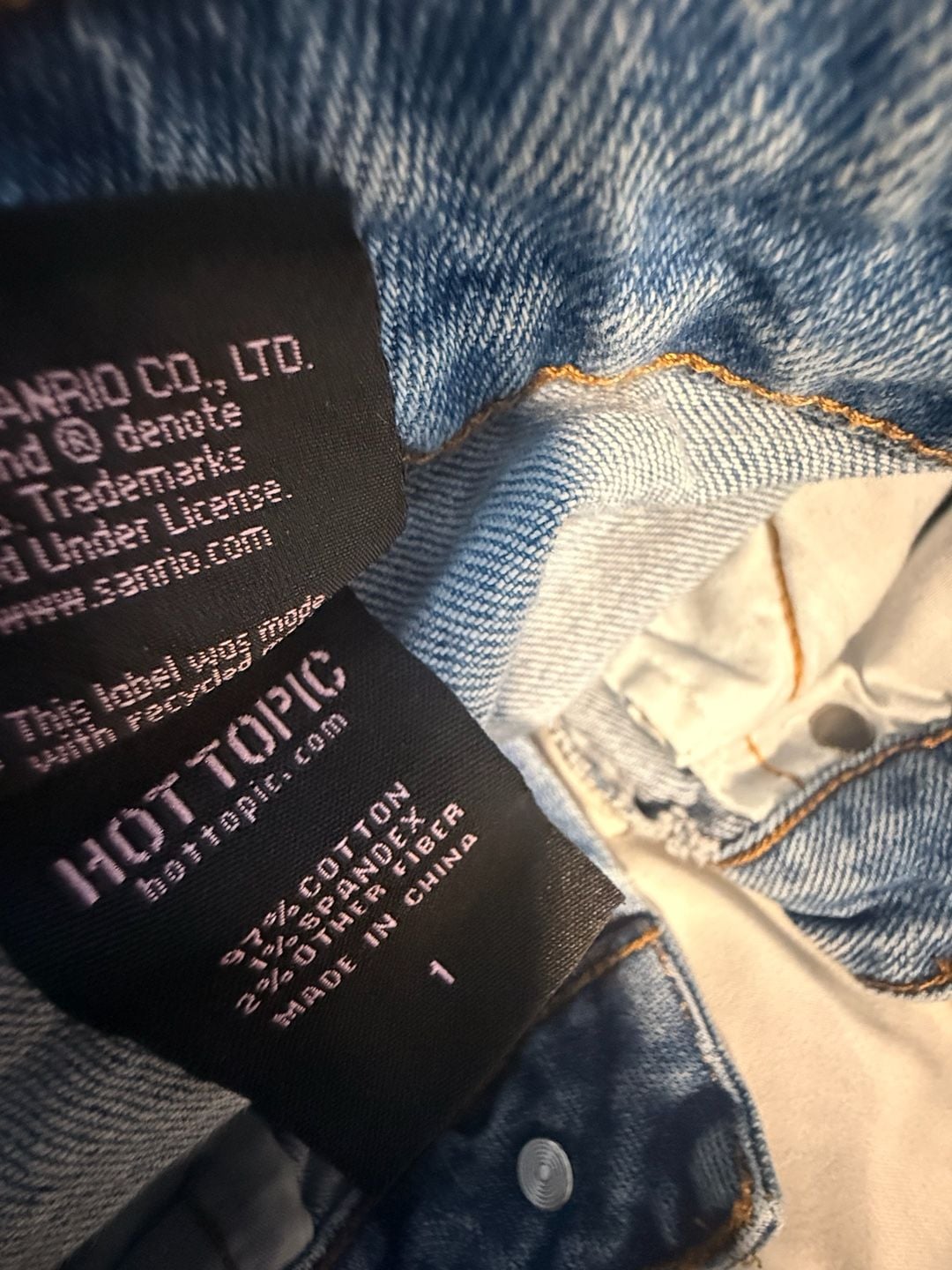 Sanrio Hello Kitty Hot Topic Mom Jeans Blue Graphic Print 12